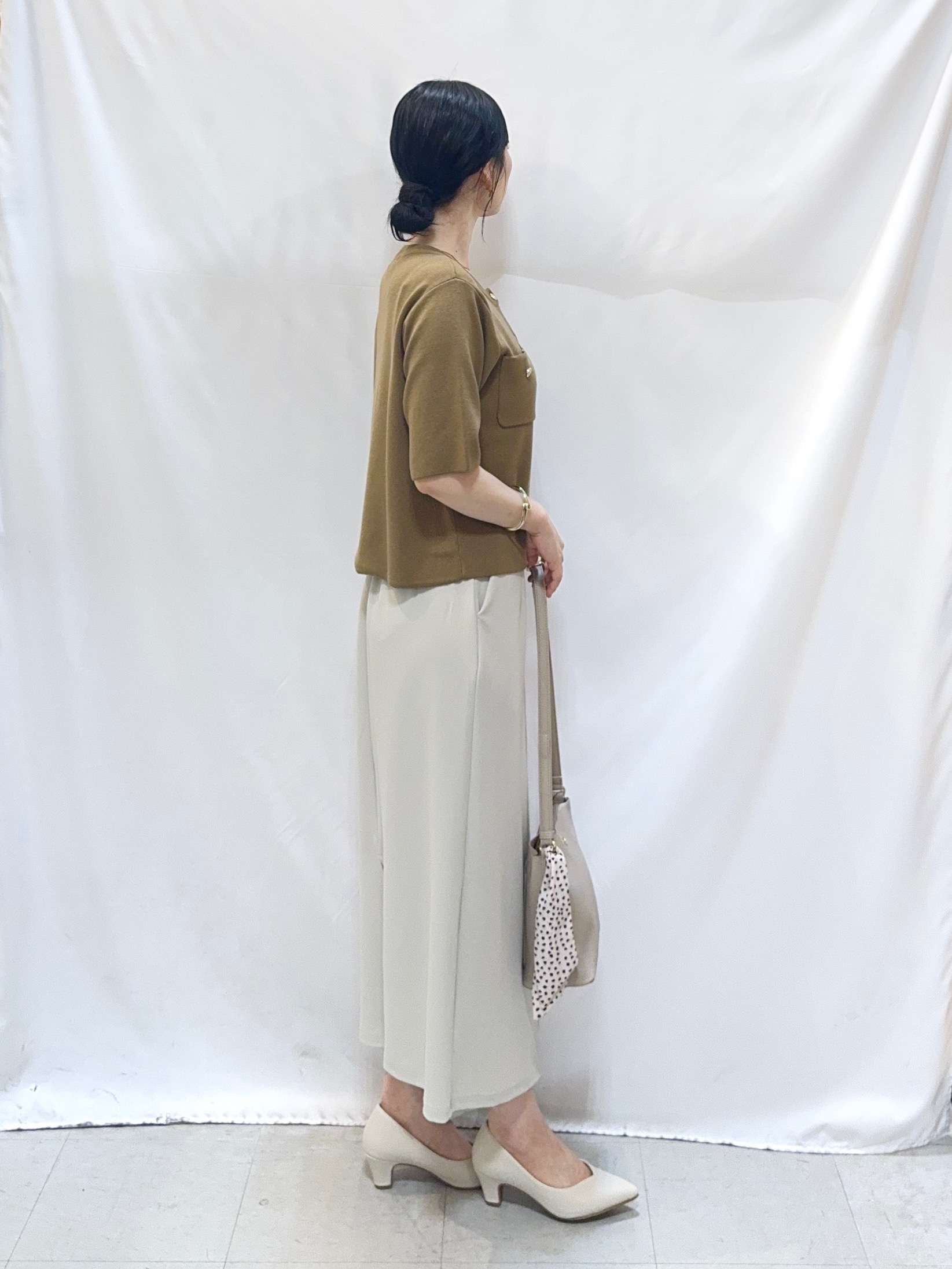 𝐇𝐢𝐫𝐨𝐦𝐢さんの「SHOO･LA･RUE｜【セレモニー】5cmヒールパンプス」を使ったコーディネート