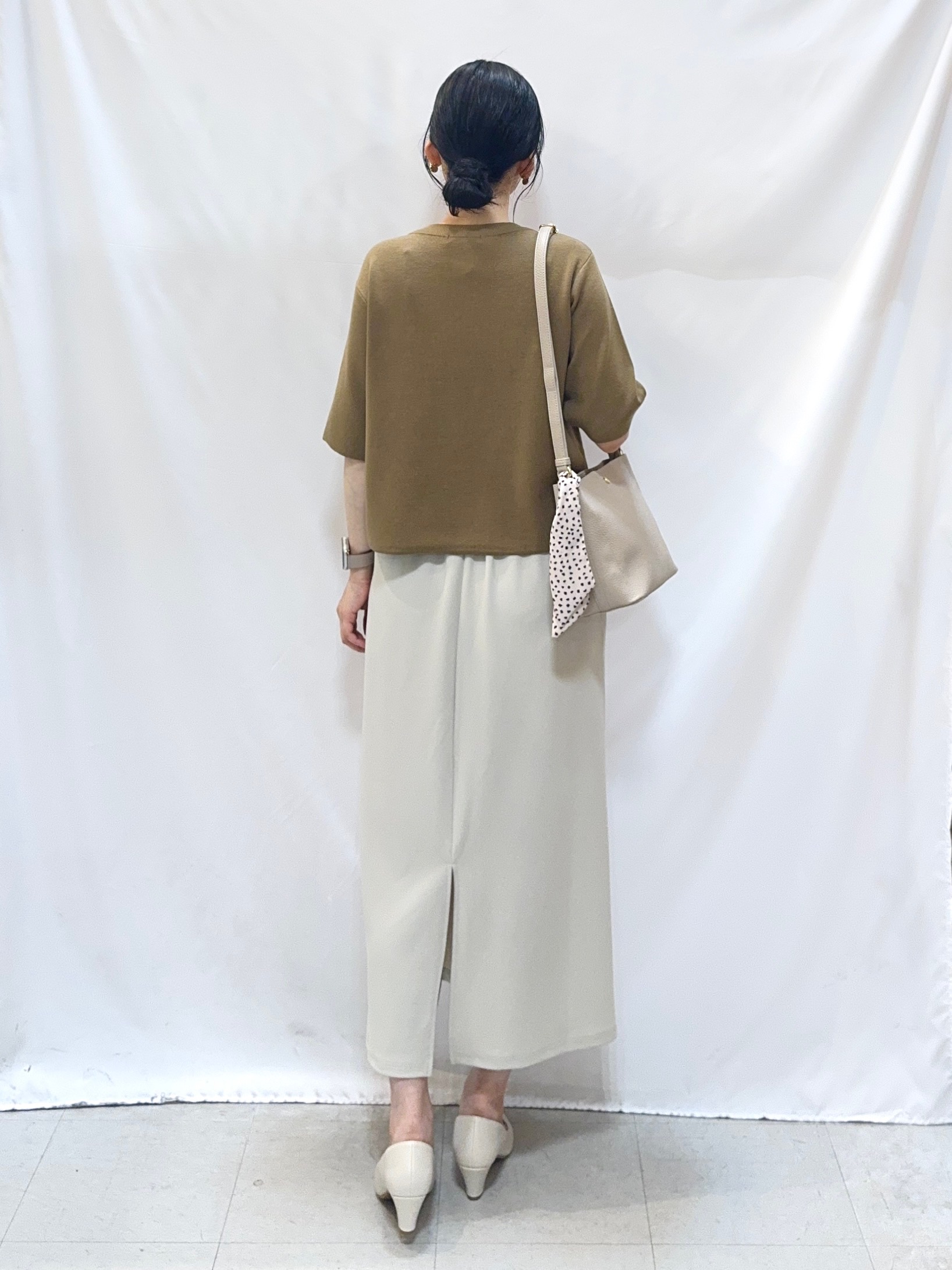 𝐇𝐢𝐫𝐨𝐦𝐢さんの「SHOO･LA･RUE｜【セレモニー】5cmヒールパンプス」を使ったコーディネート