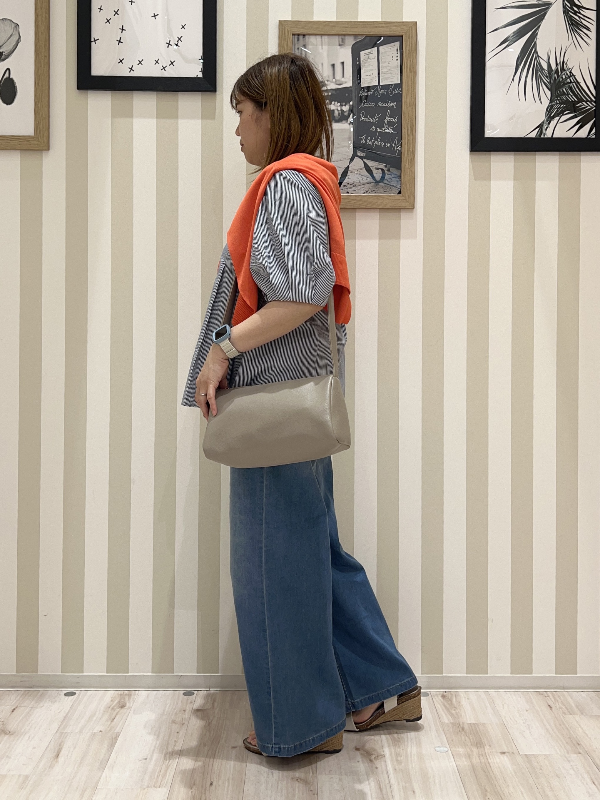 mさんの「SHOO･LA･RUE｜【ひんやり/洗濯機可/S-LL】オンにもオフにも マルチに使えるボタンレスカーディガン」を使ったコーディネート