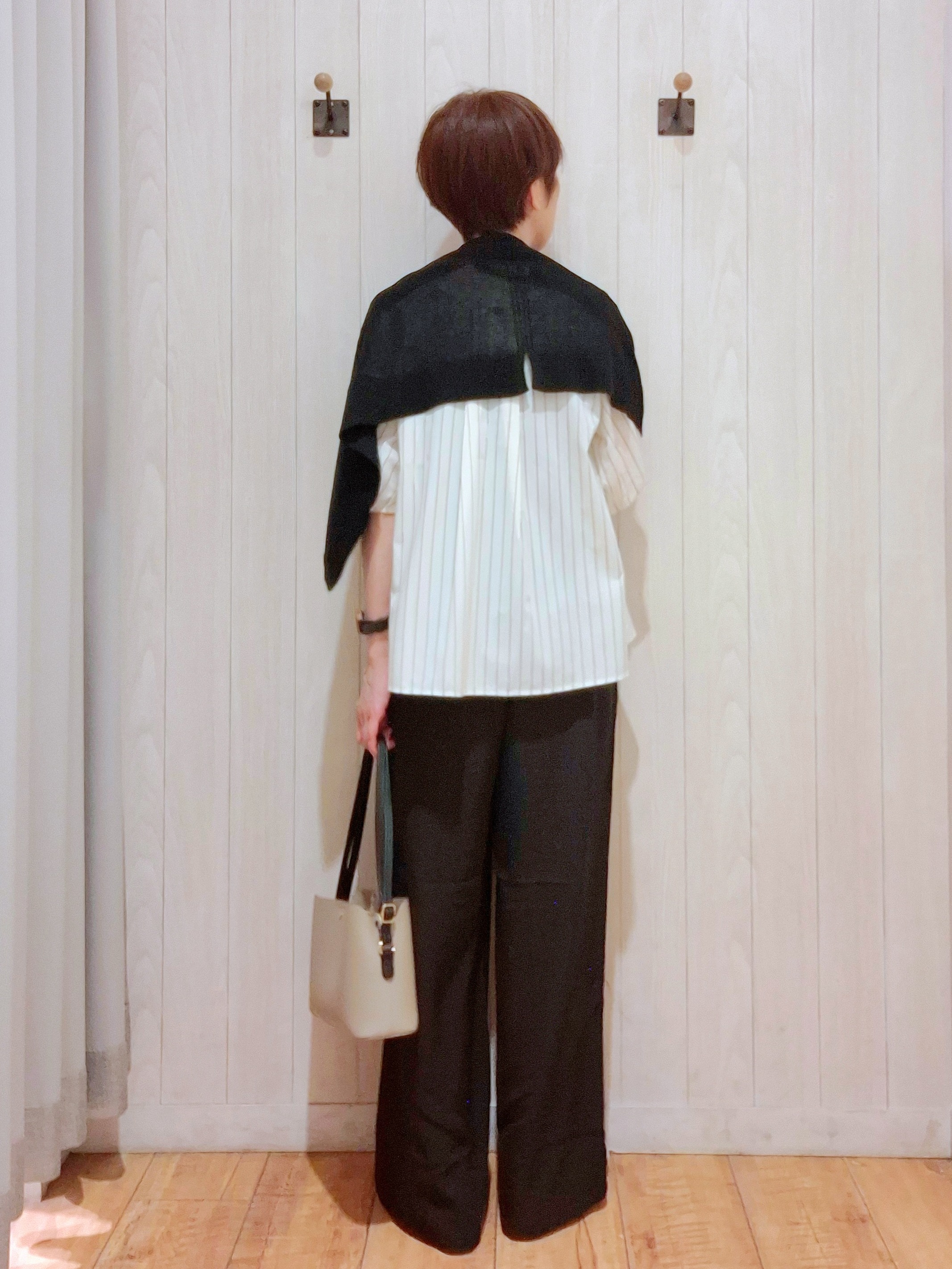 Ribさんの「SHOO･LA･RUE｜【高レビュー/洗濯後しわになりにくい/インせず着られる】自然に体型カバー 麻調ペプラムブラウス」を使ったコーディネート