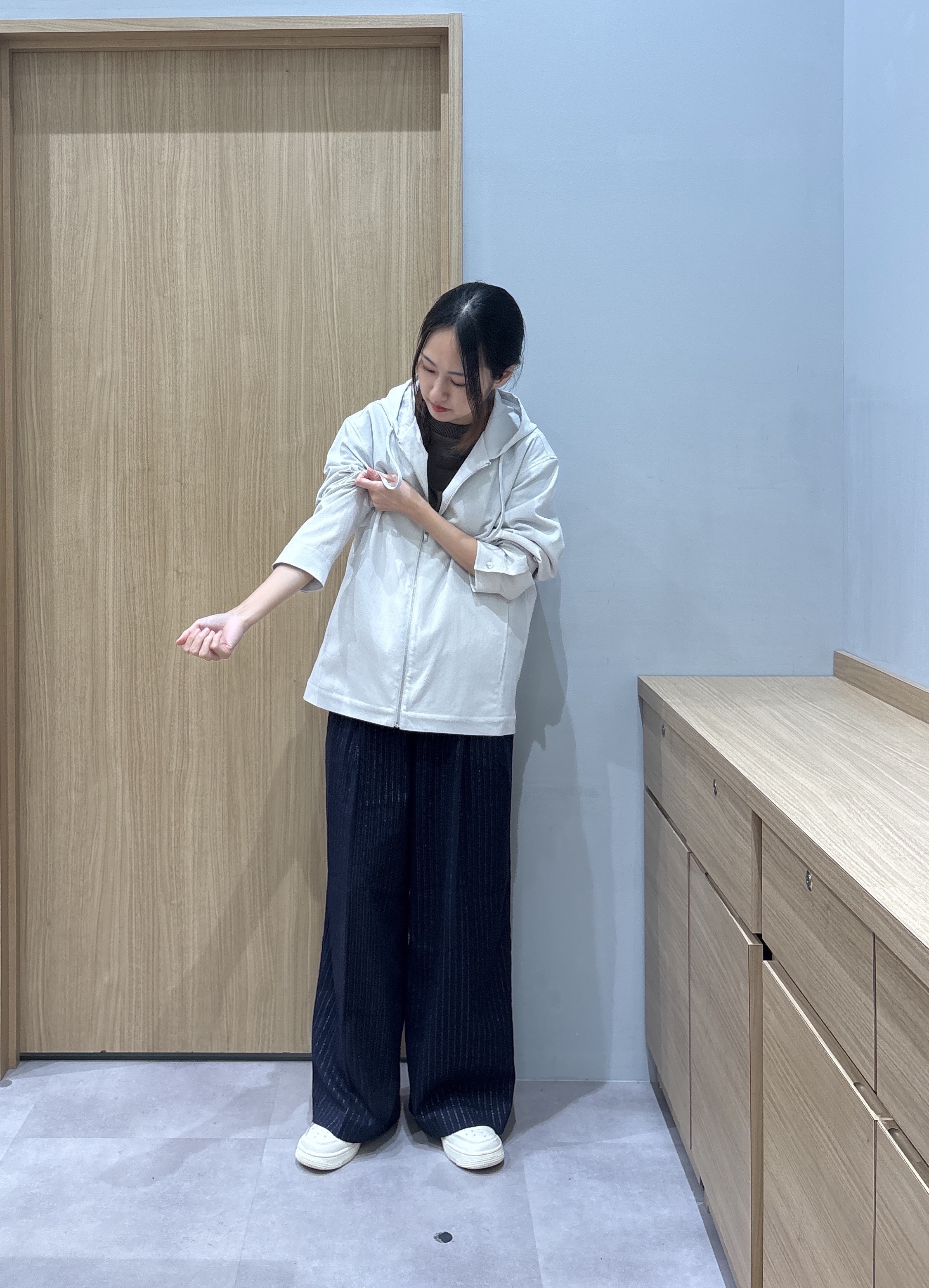 よぴさんの「TAKEO KIKUCHI｜【撥水・洗える・シワになりにくい】 リランチェ（R） フードブルゾン」を使ったコーディネート