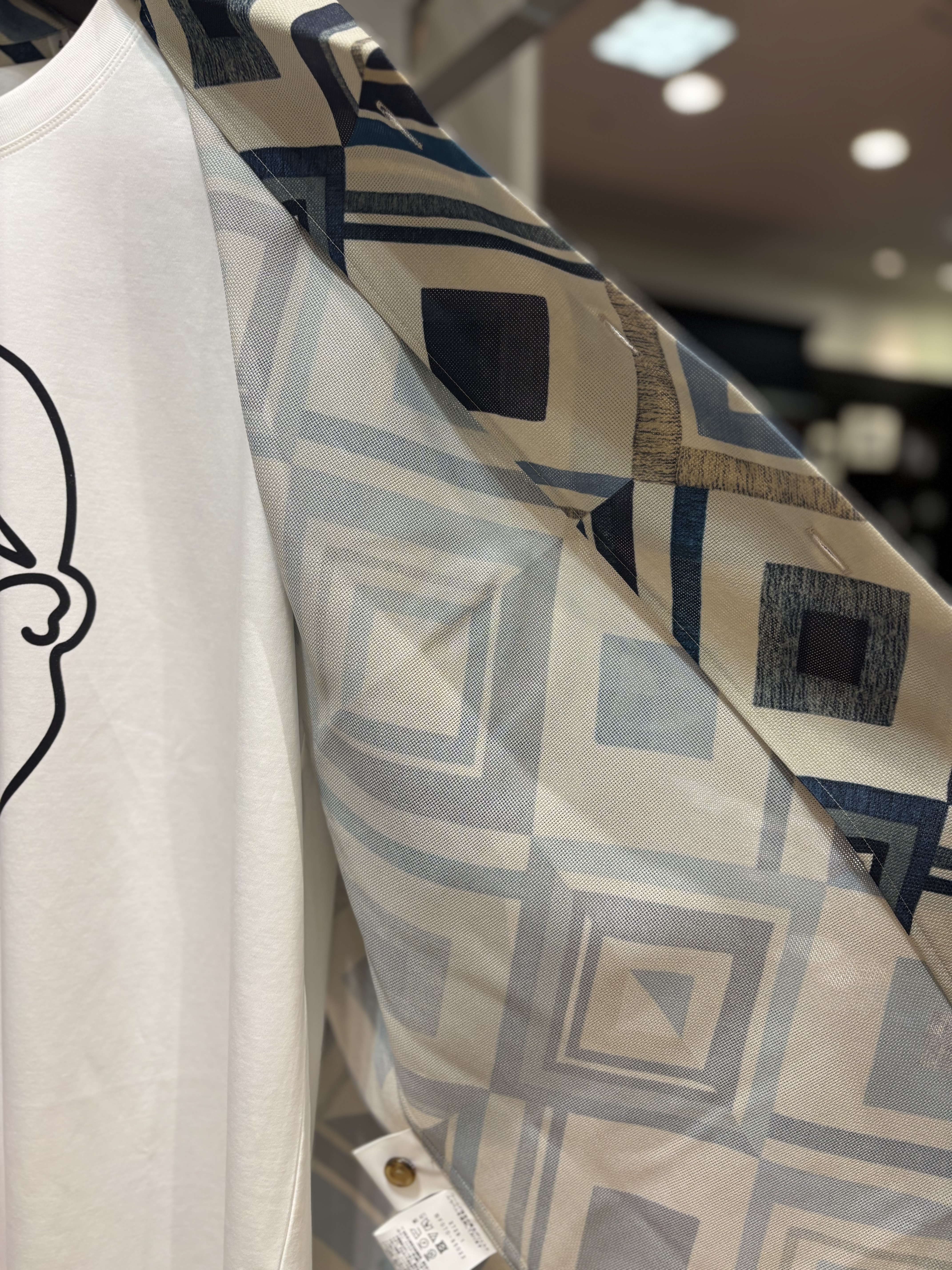 ヒナさんの「TAKEO KIKUCHI｜【吸汗速乾】タイル柄プリント 半袖シャツ」を使ったコーディネート