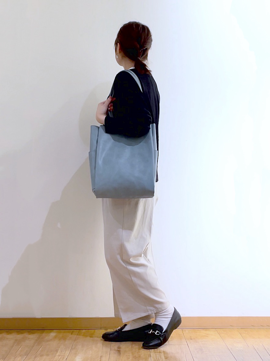 かのさんの「SHOO･LA･RUE｜【洗濯機可/ひんやり/UV】さらっとしたタッチが心地よい ショート丈 Vネックカーディガン」を使ったコーディネート