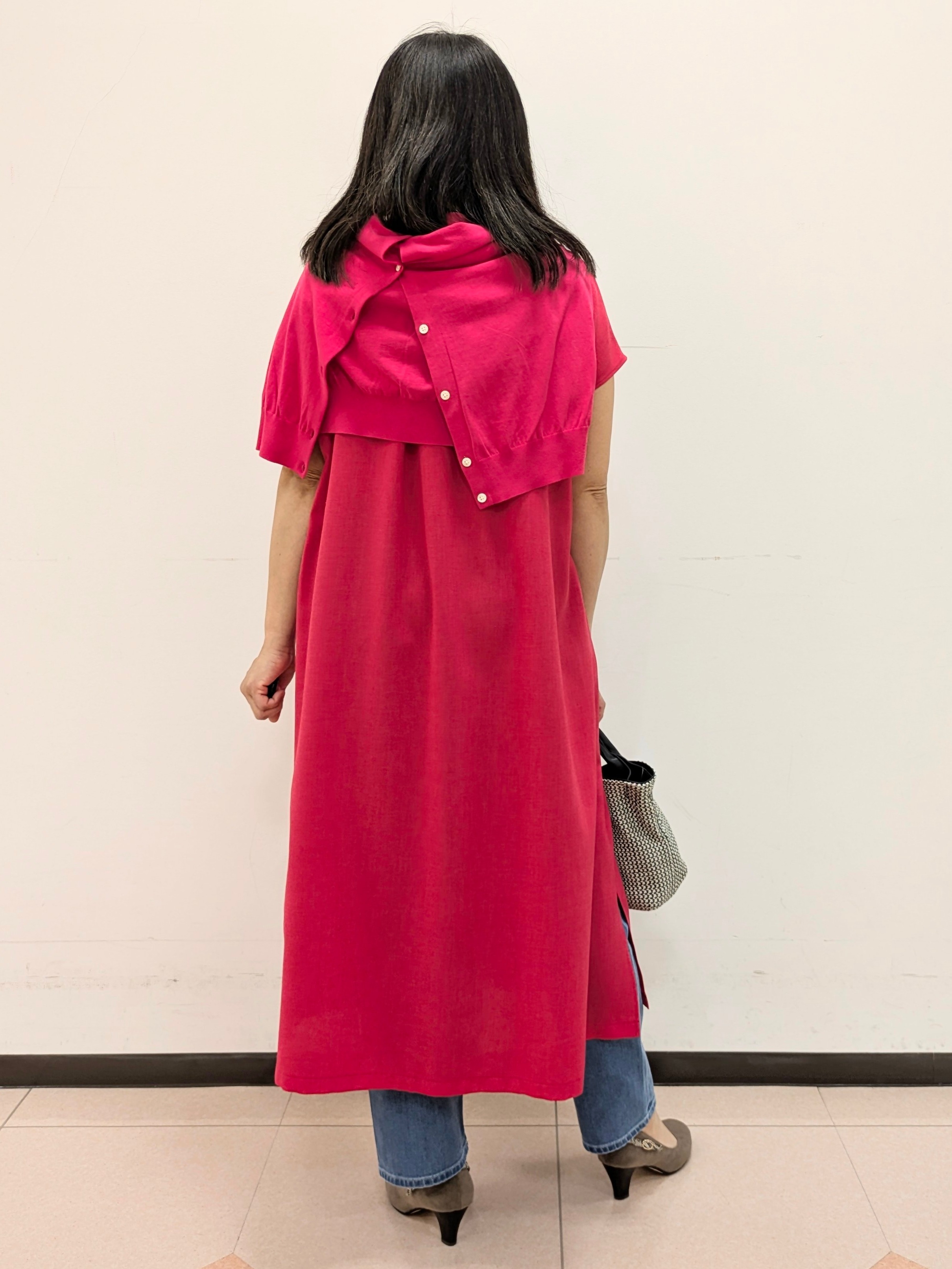 ともさんの「UNTITLED｜【UV/接触冷感/遮熱/通気性】スラブバンドカラーワンピース」を使ったコーディネート