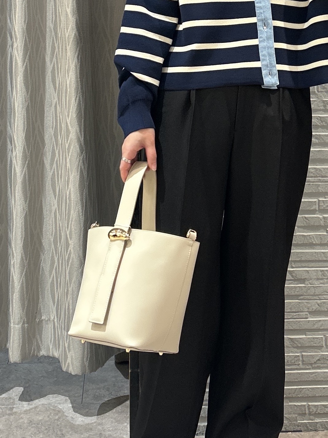 ga_riさんの「THE SHOP TK｜【羽織るだけでこなれ感を演出】デニム切替カーディガン」を使ったコーディネート