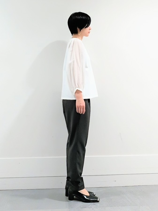ミズタさんの「UNTITLED｜【洗える/袖シアー】ポンチ袖ボリュームトップス」を使ったコーディネート
