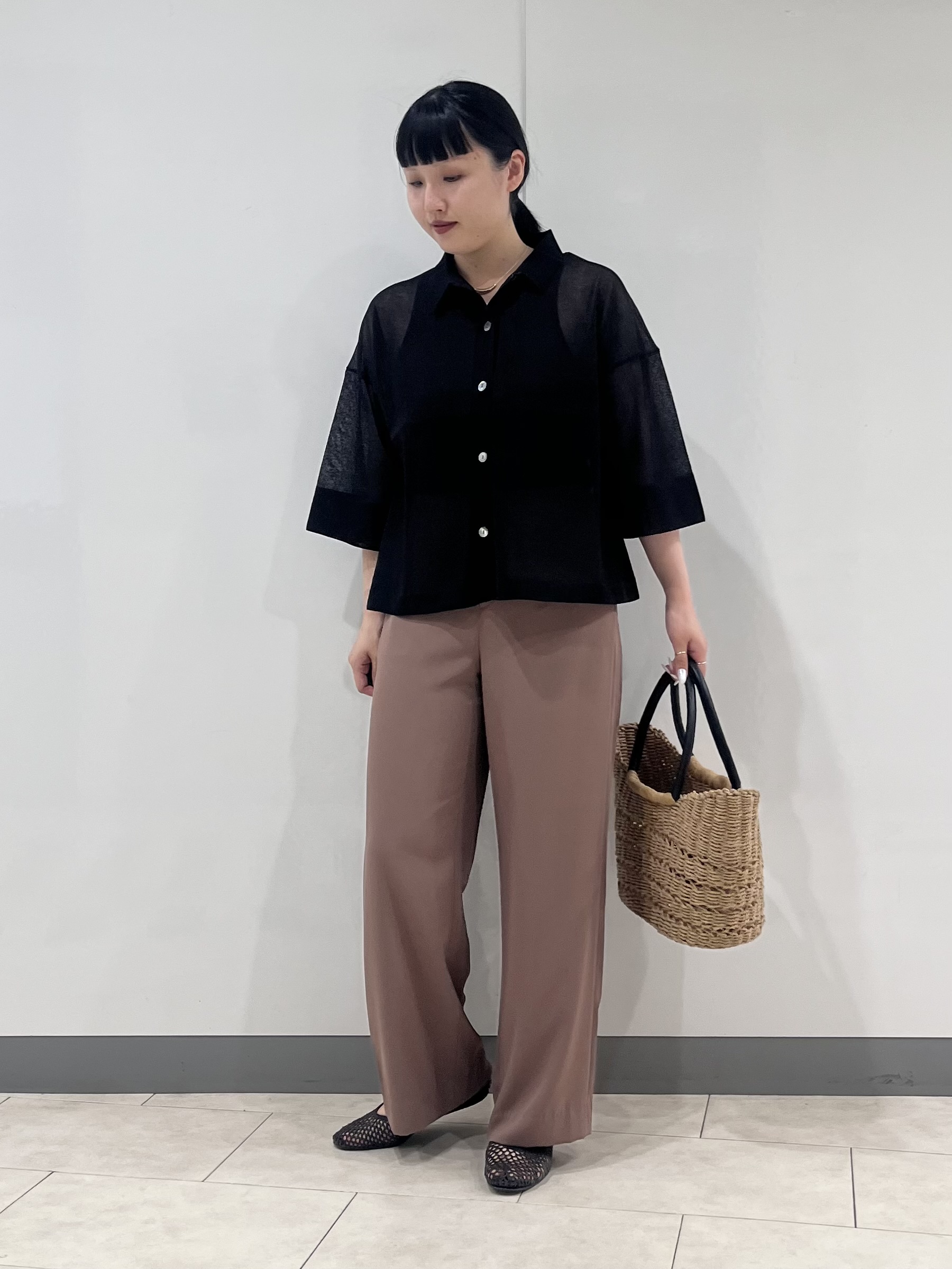 hasuさんの「INDIVI｜【洗える／シアー】衿付きシャツライクニットカーディガン」を使ったコーディネート