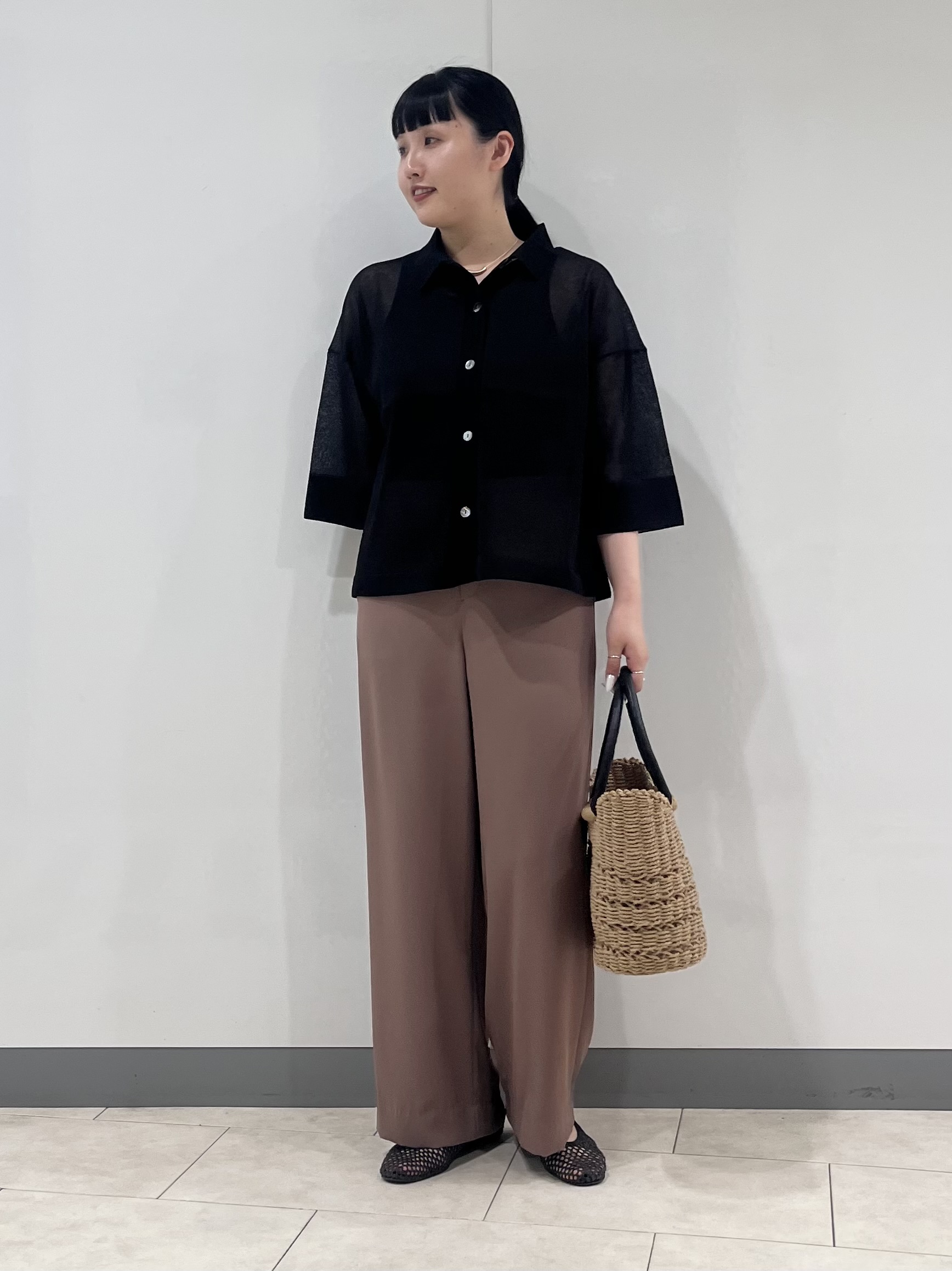 hasuさんの「INDIVI｜【洗える／シアー】衿付きシャツライクニットカーディガン」を使ったコーディネート