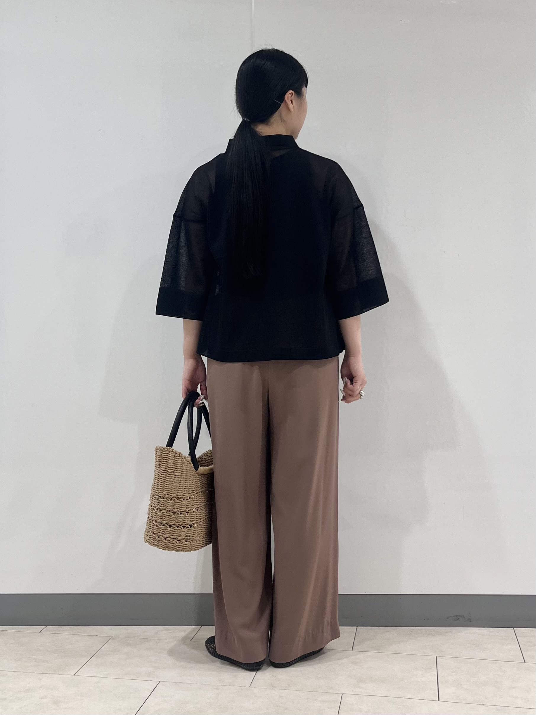 hasuさんの「INDIVI｜【洗える／シアー】衿付きシャツライクニットカーディガン」を使ったコーディネート
