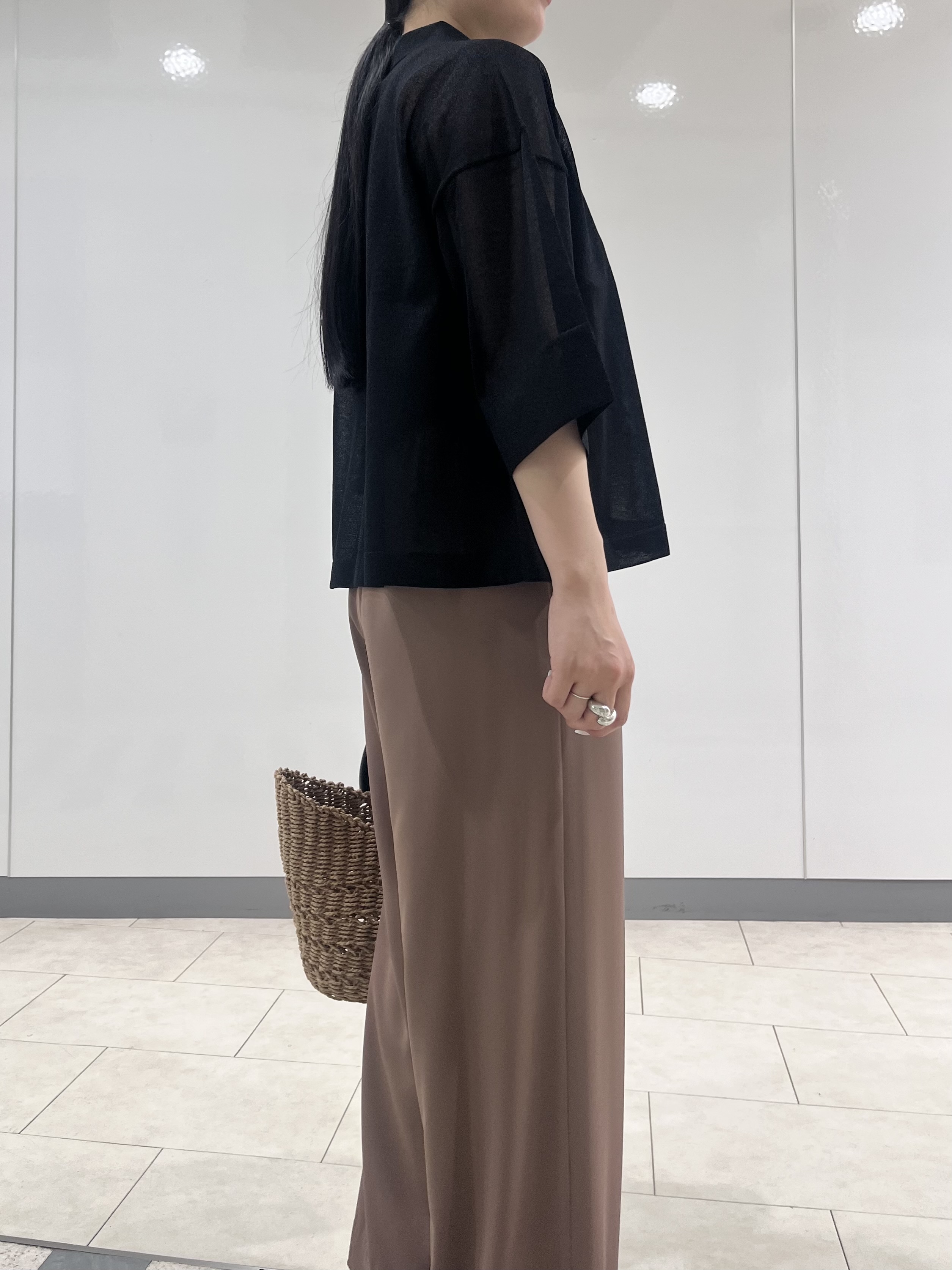hasuさんの「INDIVI｜【洗える／シアー】衿付きシャツライクニットカーディガン」を使ったコーディネート
