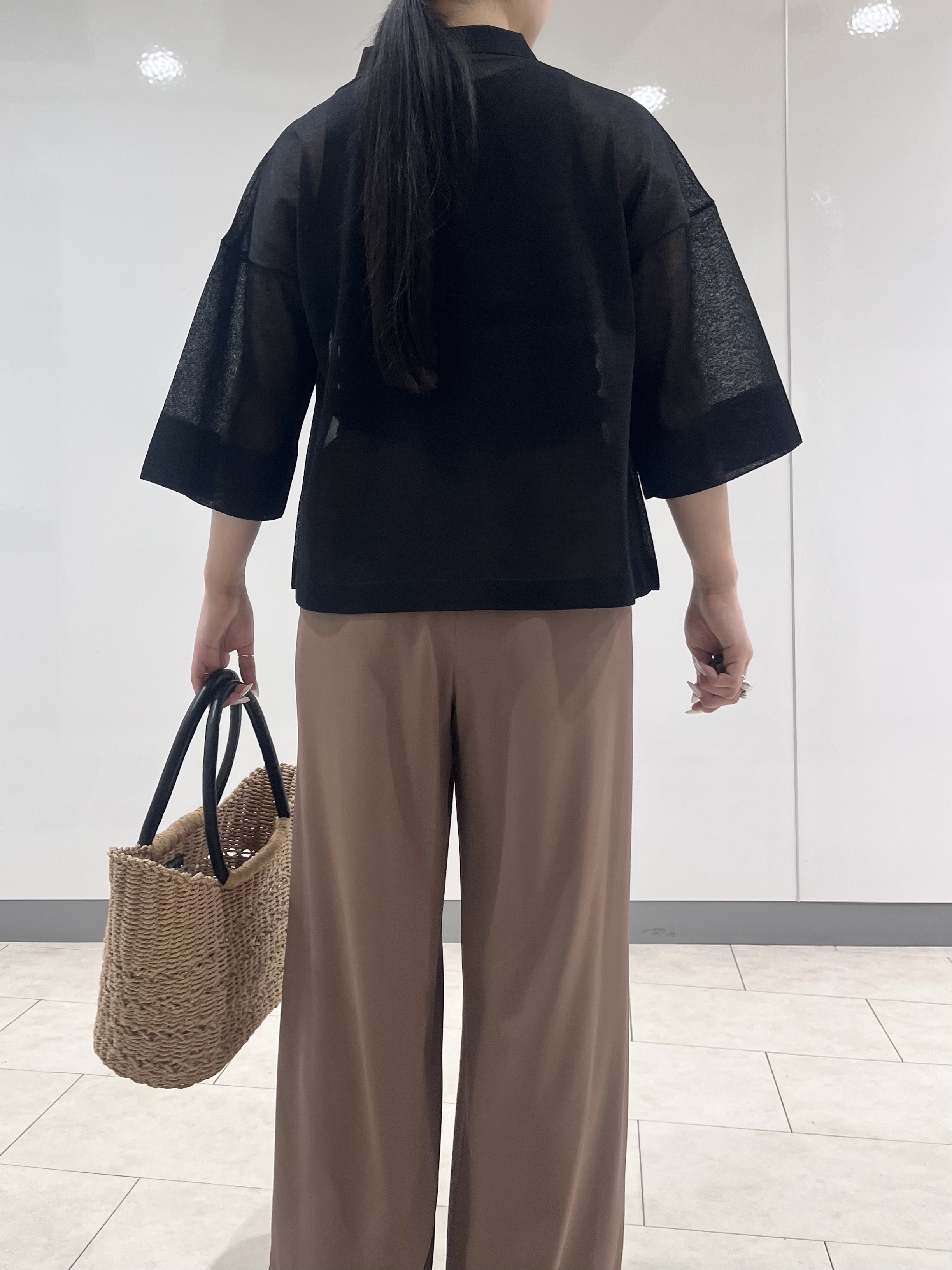hasuさんの「INDIVI｜【洗える／シアー】衿付きシャツライクニットカーディガン」を使ったコーディネート