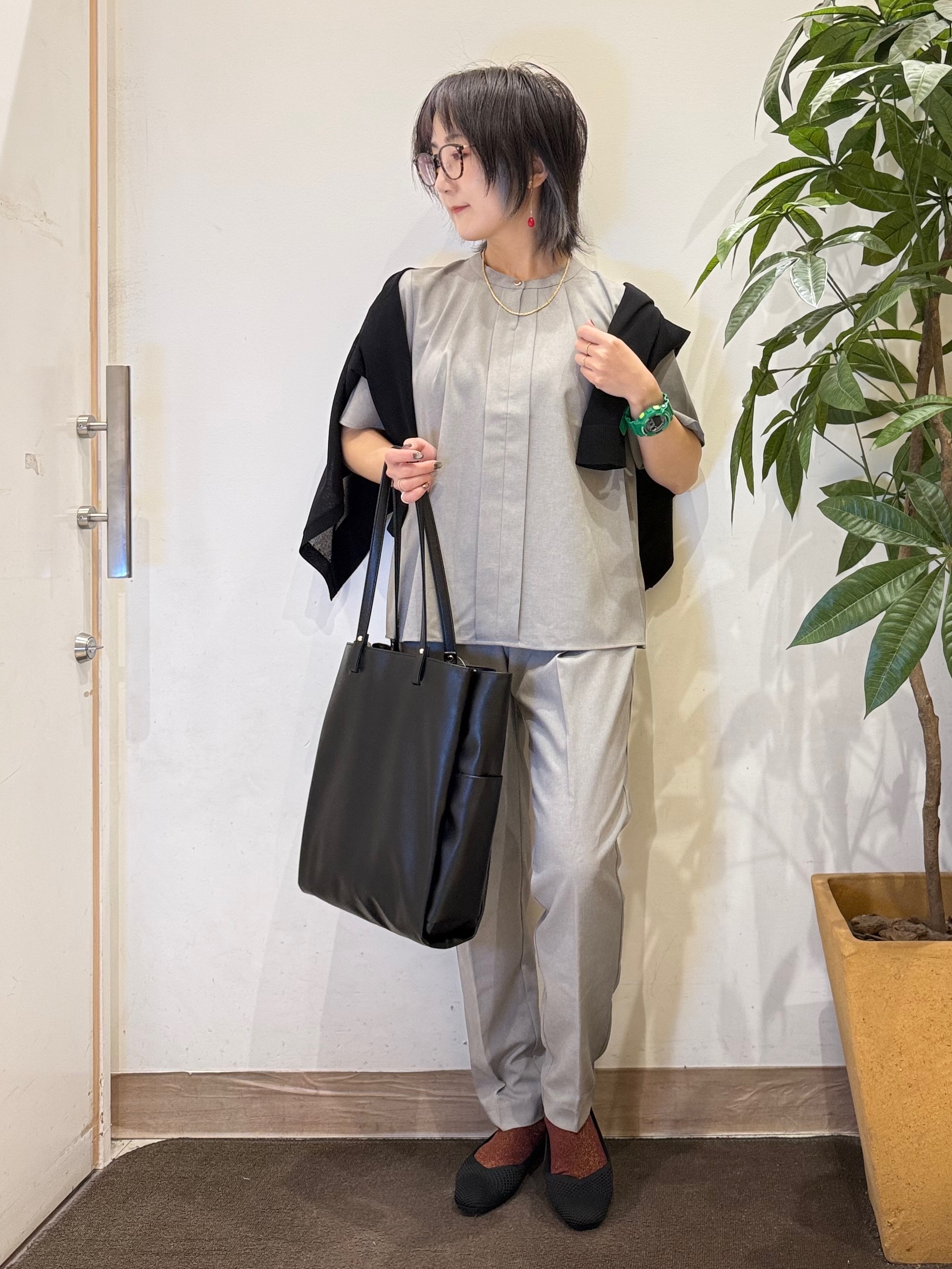 misakiさんの「SHOO･LA･RUE｜【ひんやり/吸水速乾/セットアップ可】洗濯後しわになりにくい　タックブラウス」を使ったコーディネート