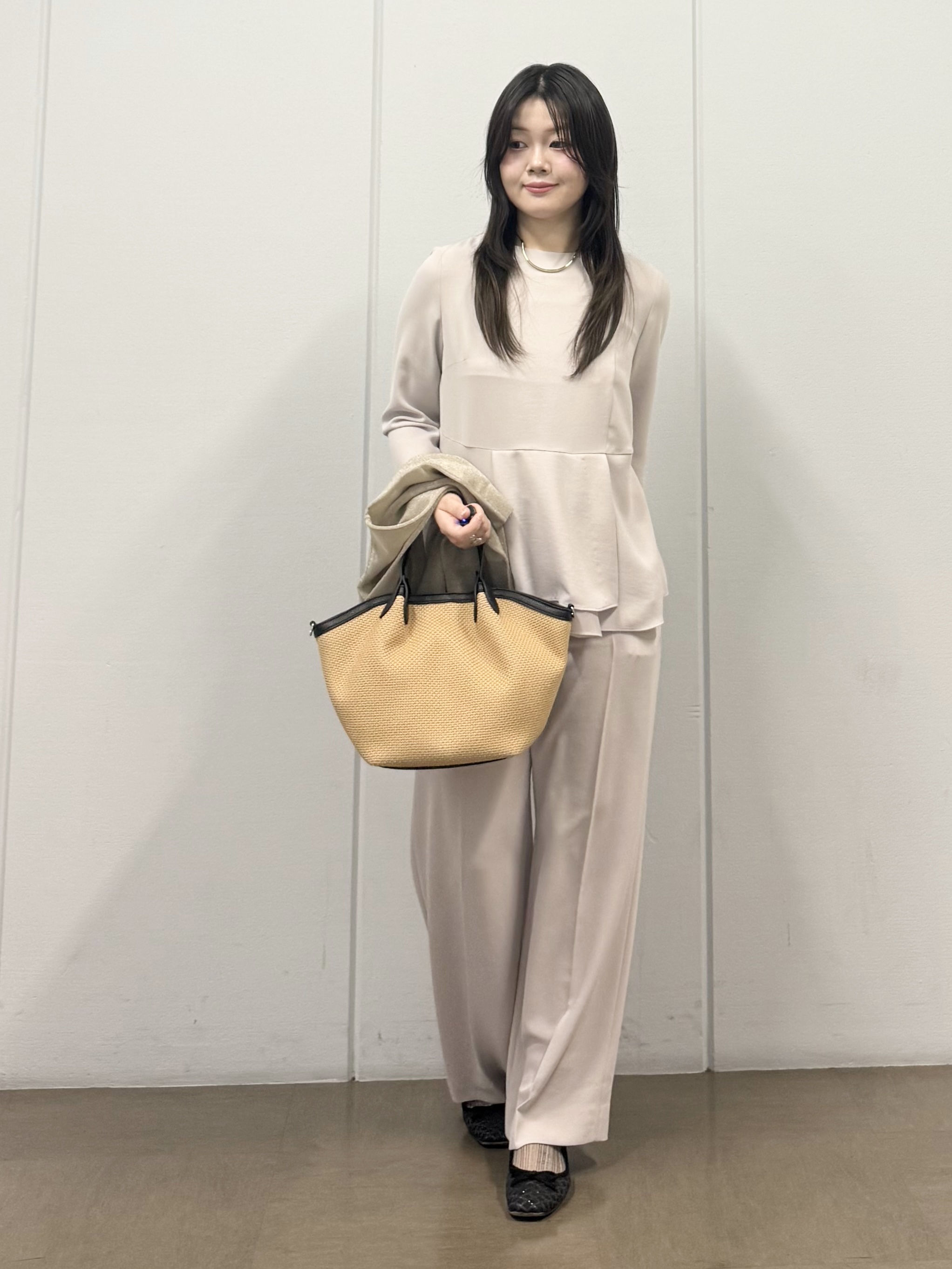 mizukiさんの「INDIVI｜【洗える／シアーラメ】ブルゾン風ジップアップニットカーディガン」を使ったコーディネート