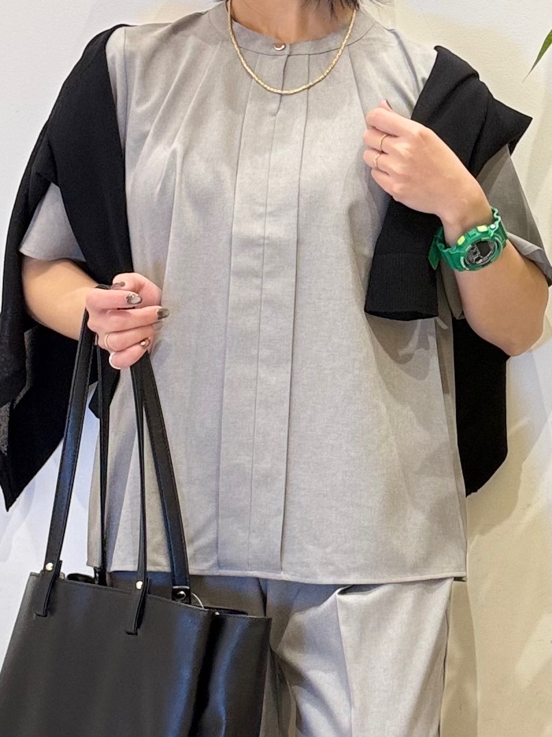 misakiさんの「SHOO･LA･RUE｜【ひんやり/吸水速乾/セットアップ可】洗濯後しわになりにくい　タックブラウス」を使ったコーディネート