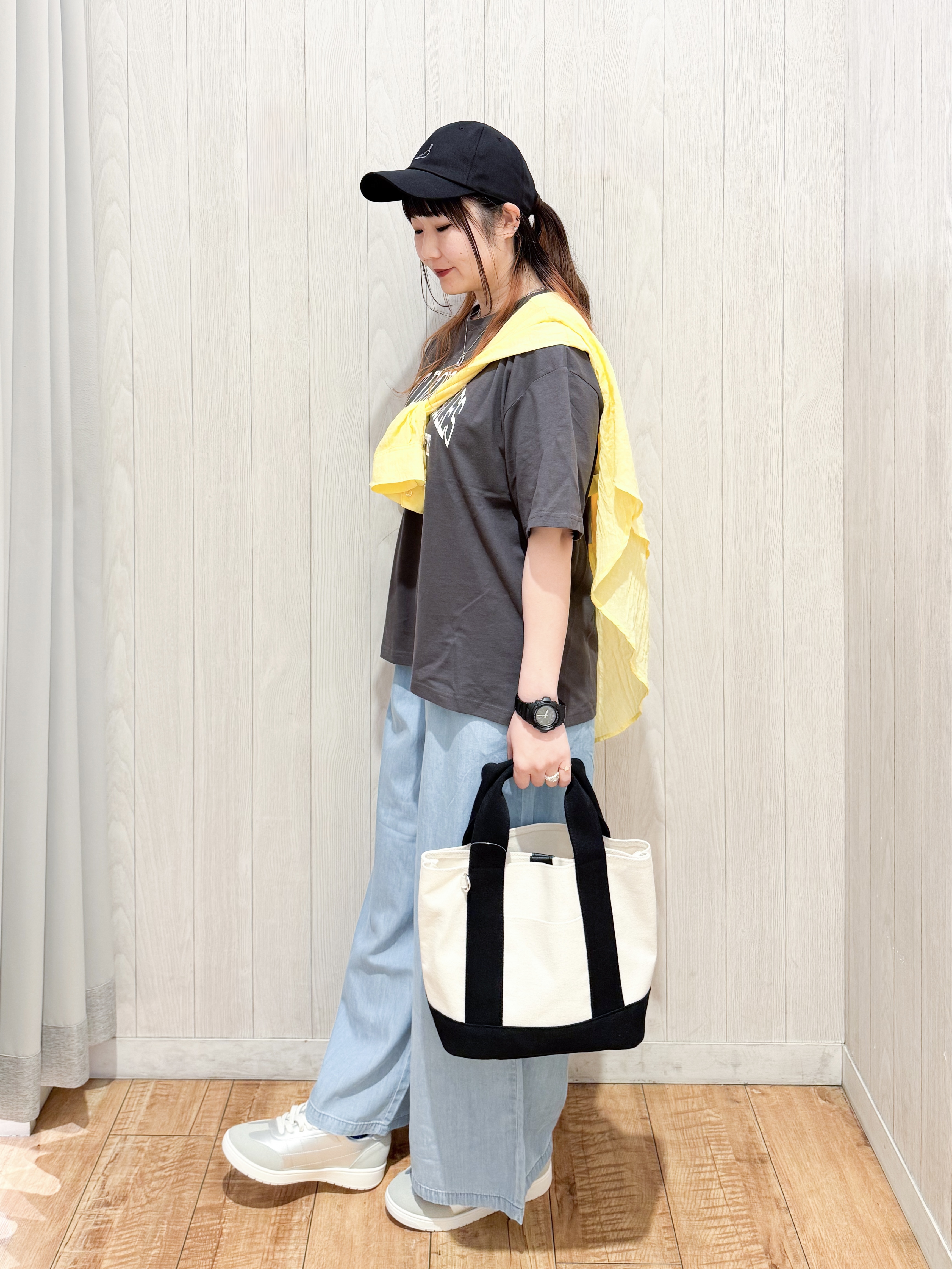 愛さんの「SHOO･LA･RUE｜【体型カバー】ふんわり質感 やわらかこなれシアーシャツ」を使ったコーディネート
