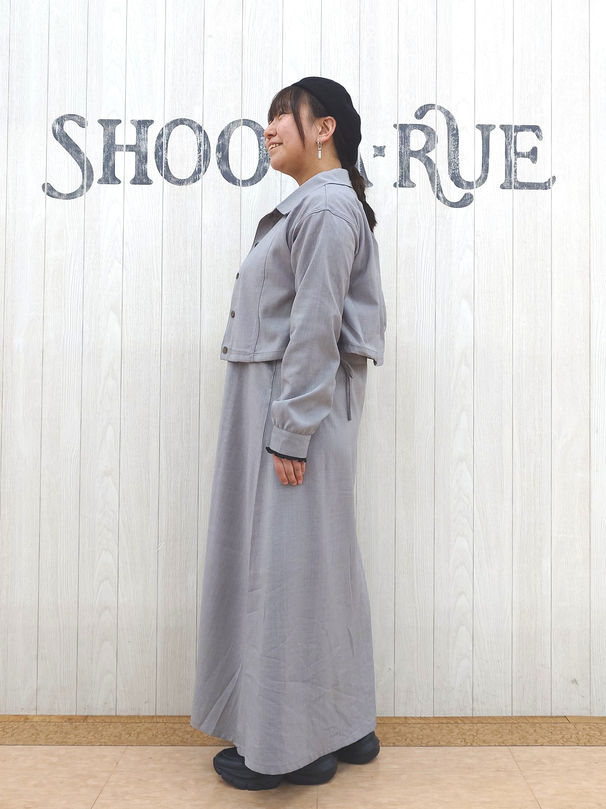 とろろさんの「SHOO･LA･RUE｜【2点セット/S-LL】おとなの抜け感 ショート丈シャツ＋キャミワンピース」を使ったコーディネート