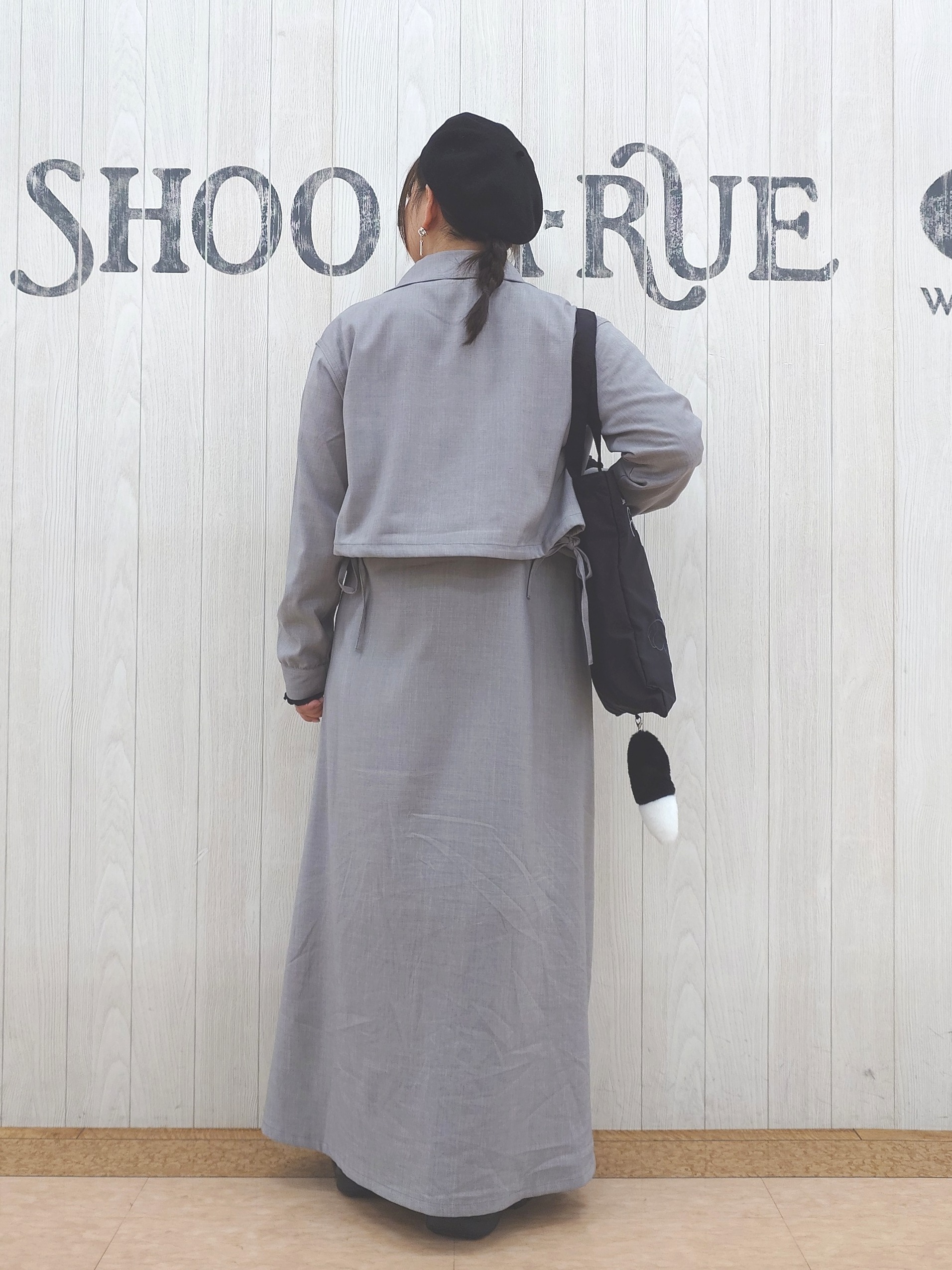 とろろさんの「SHOO･LA･RUE｜【2点セット/S-LL】おとなの抜け感 ショート丈シャツ＋キャミワンピース」を使ったコーディネート
