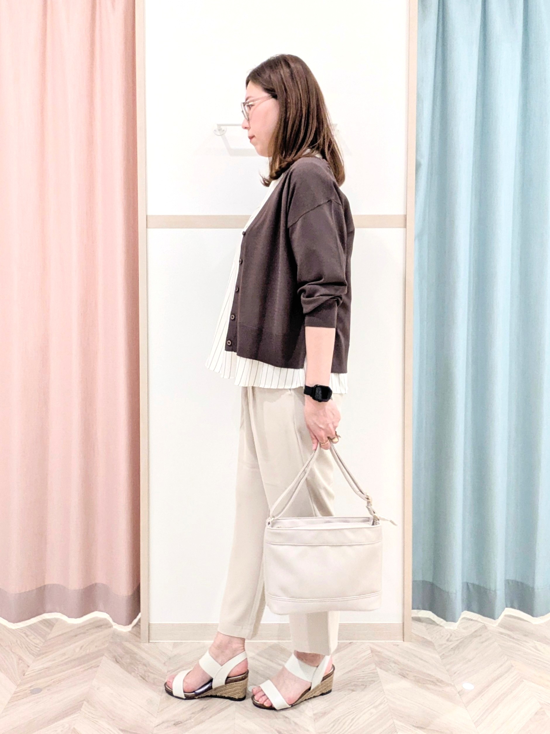 miyuさんの「SHOO･LA･RUE｜【洗濯機可/ひんやり/UV】さらっとしたタッチが心地よい ショート丈 Vネックカーディガン」を使ったコーディネート