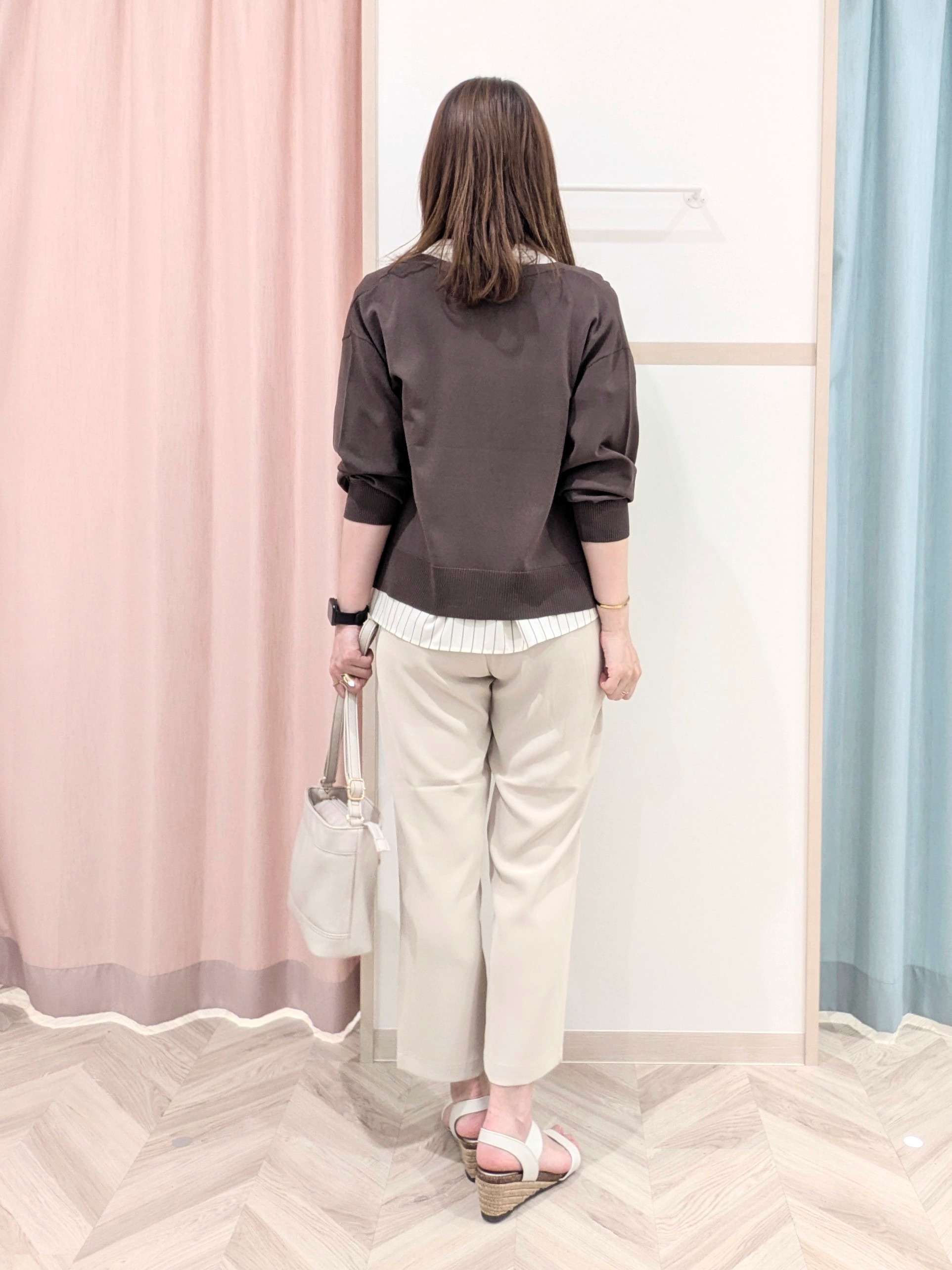 miyuさんの「SHOO･LA･RUE｜【洗濯機可/ひんやり/UV】さらっとしたタッチが心地よい ショート丈 Vネックカーディガン」を使ったコーディネート