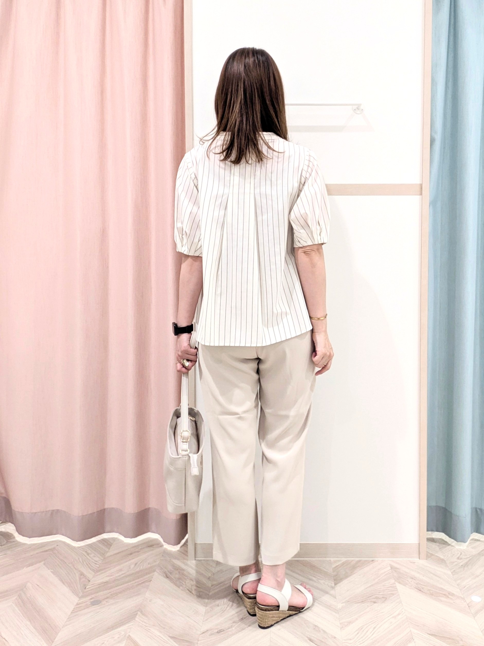 miyuさんの「SHOO･LA･RUE｜【洗濯機可/ひんやり/UV】さらっとしたタッチが心地よい ショート丈 Vネックカーディガン」を使ったコーディネート