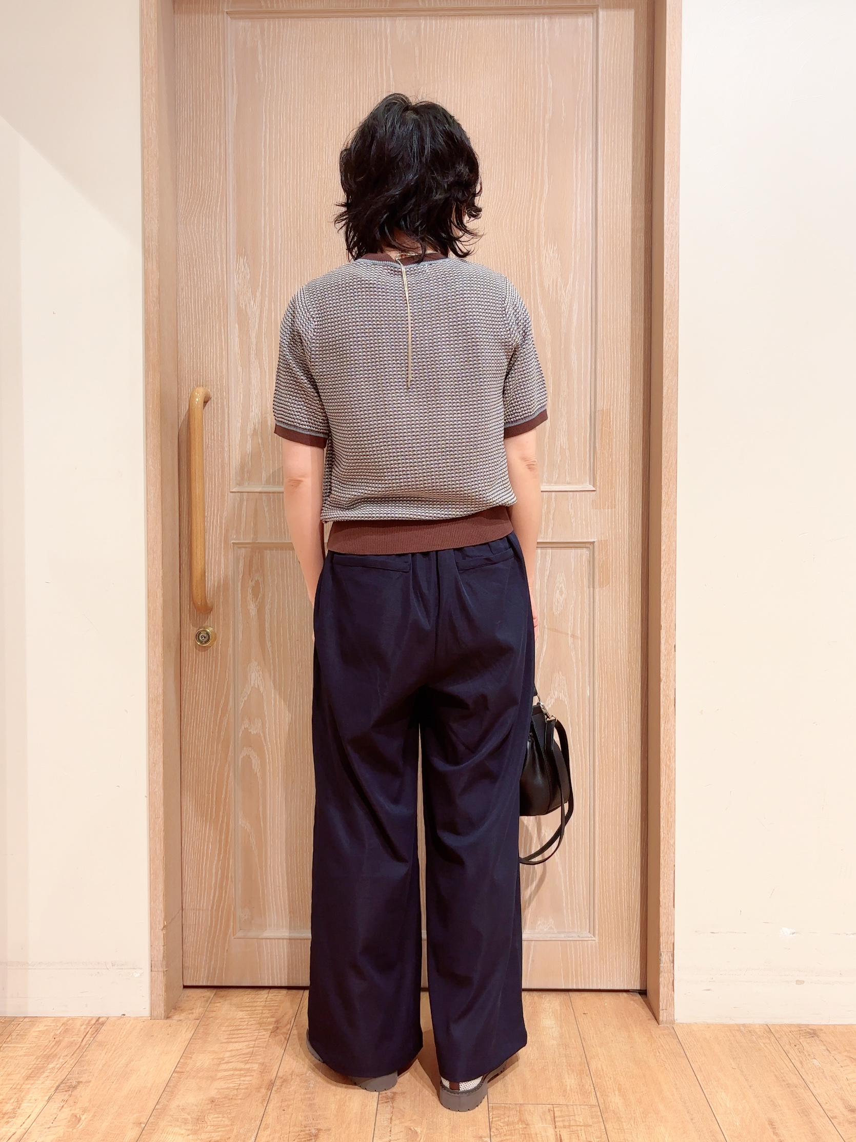 しまもさんの「SHOO･LA･RUE｜【洗濯機可/S-LL】金ボタンが上品 カノコ編み配色クルーネックニット」を使ったコーディネート
