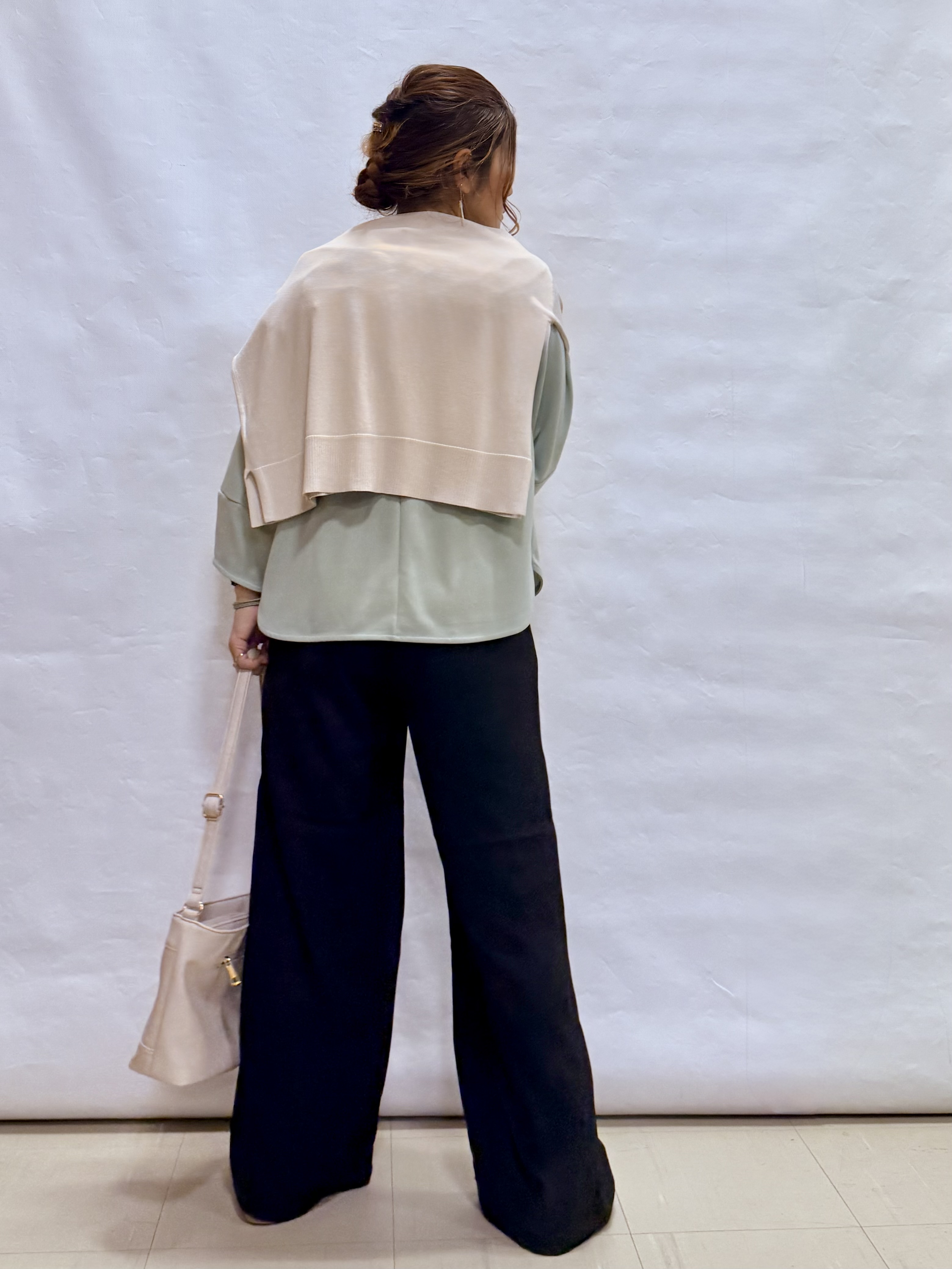 fuuさんの「SHOO･LA･RUE｜【洗濯機可/ひんやり/UV】さらっとしたタッチが心地よい ショート丈 Vネックカーディガン」を使ったコーディネート