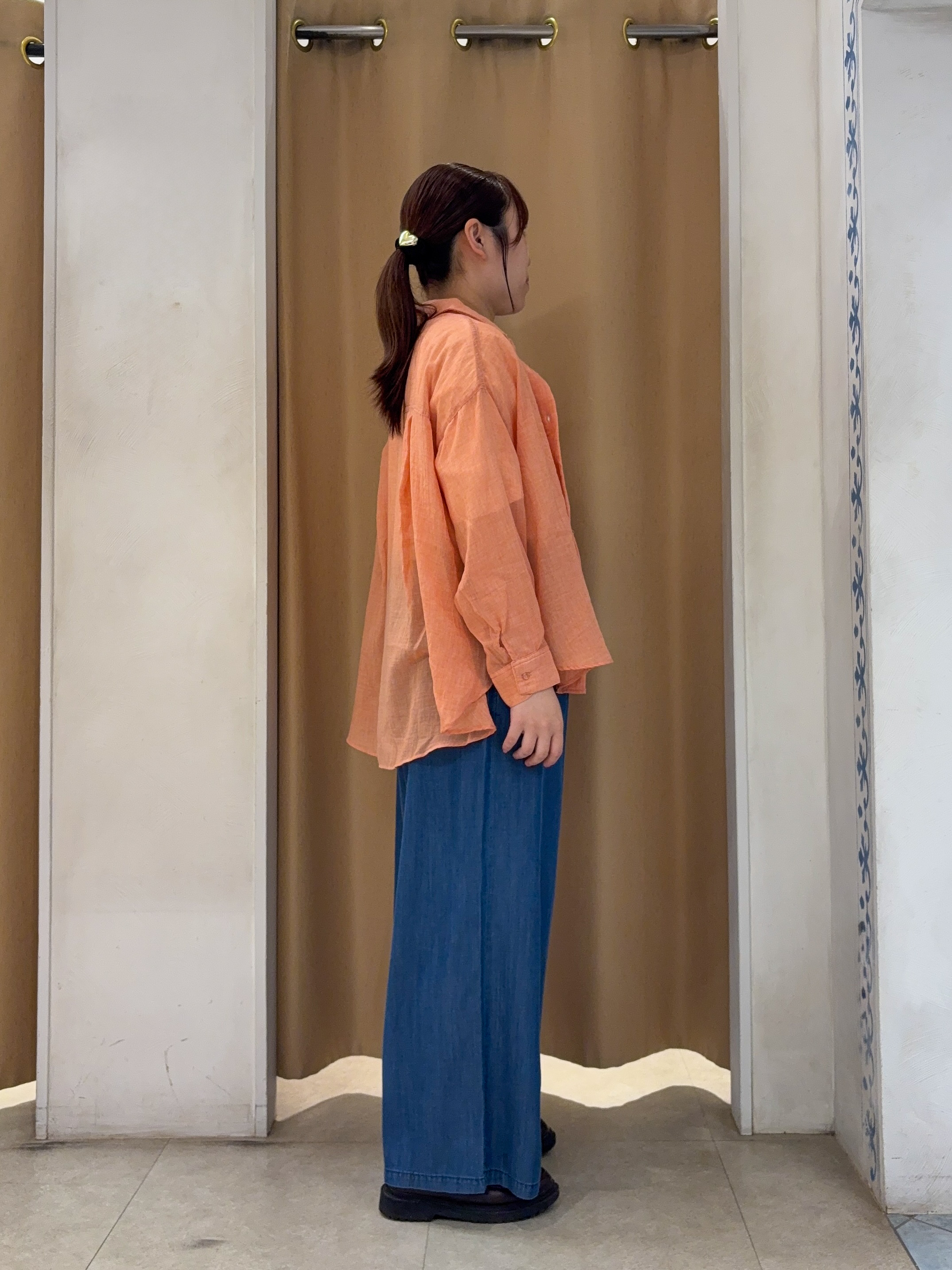SO(R)Aさんの「SHOO･LA･RUE｜【体型カバー】ふんわり質感 やわらかこなれシアーシャツ」を使ったコーディネート