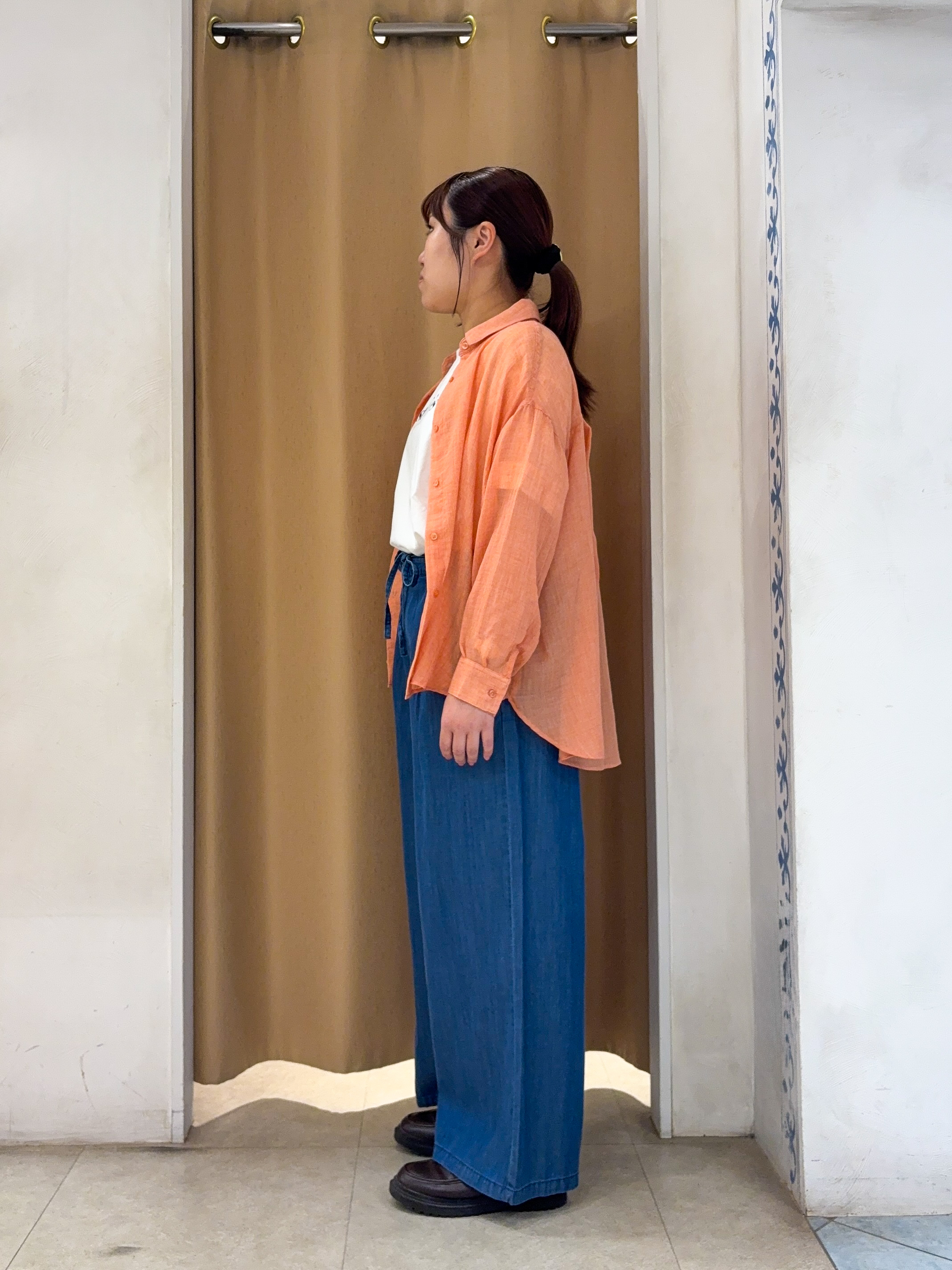 SO(R)Aさんの「SHOO･LA･RUE｜【体型カバー】ふんわり質感 やわらかこなれシアーシャツ」を使ったコーディネート