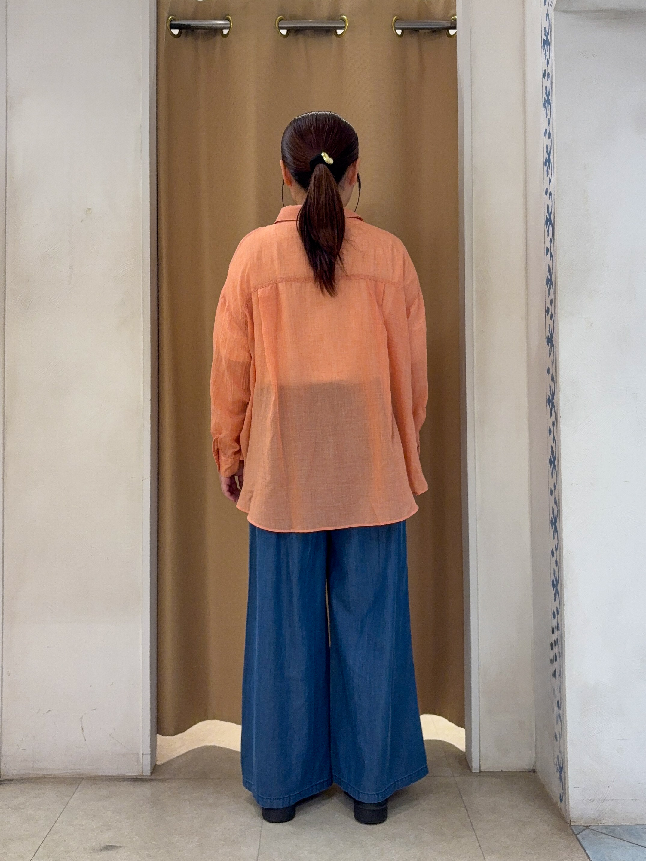 SO(R)Aさんの「SHOO･LA･RUE｜【体型カバー】ふんわり質感 やわらかこなれシアーシャツ」を使ったコーディネート