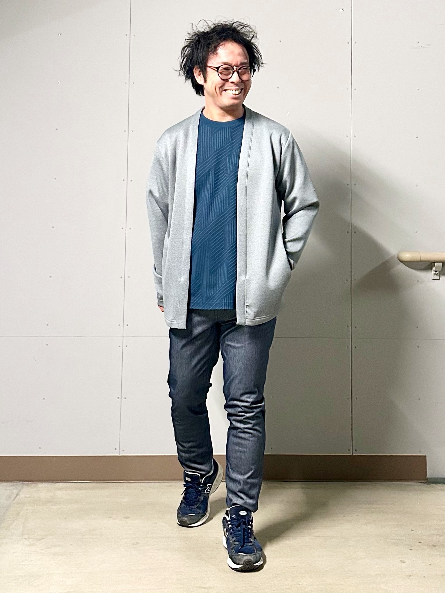 KENJI Iさんの「THE SHOP TK｜スエードタッチカーディガン 洗濯機OK」を使ったコーディネート
