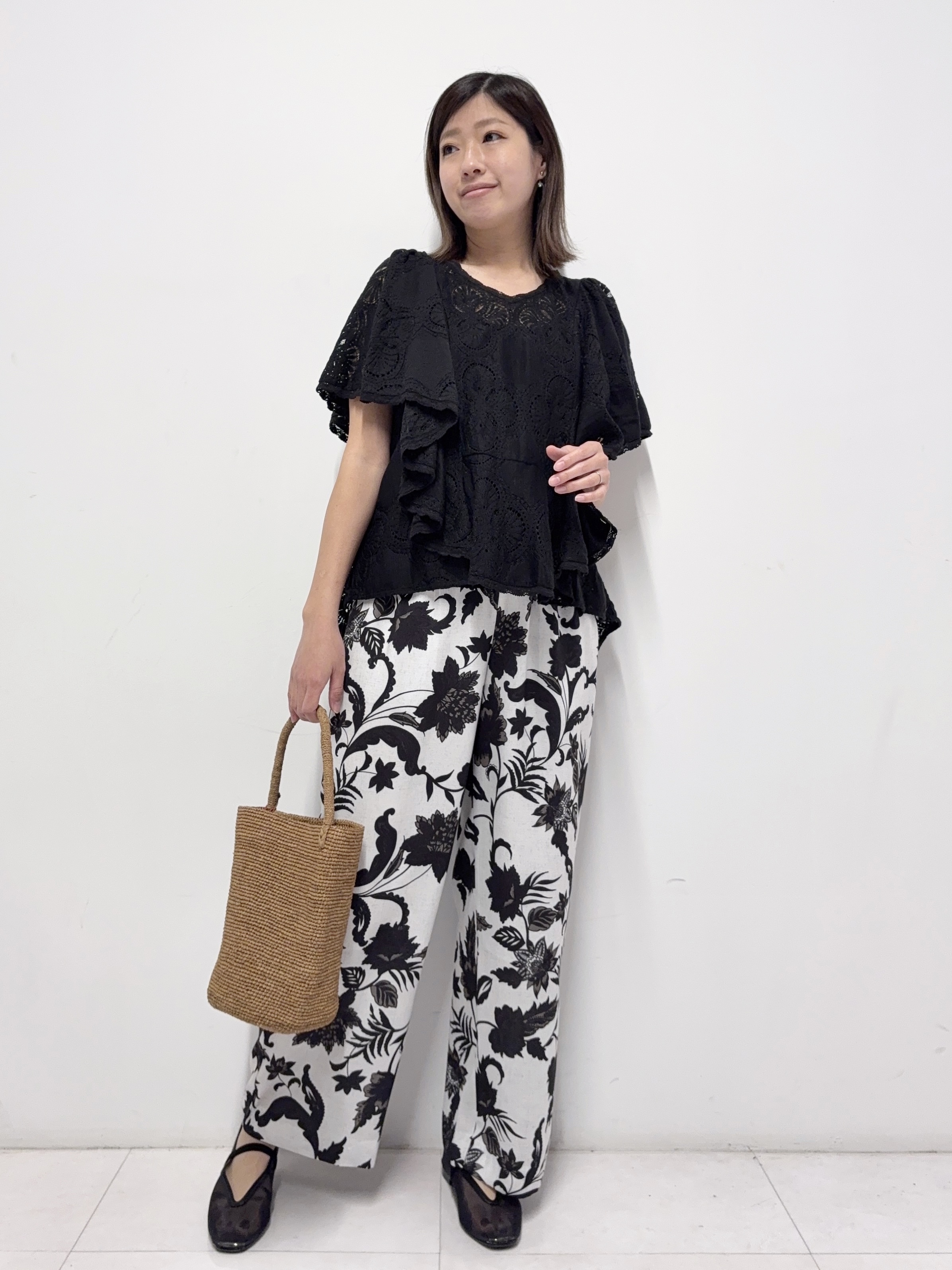 Nishijimaさんの「DRESSTERIOR｜ラッセルレース ブラウス」を使ったコーディネート