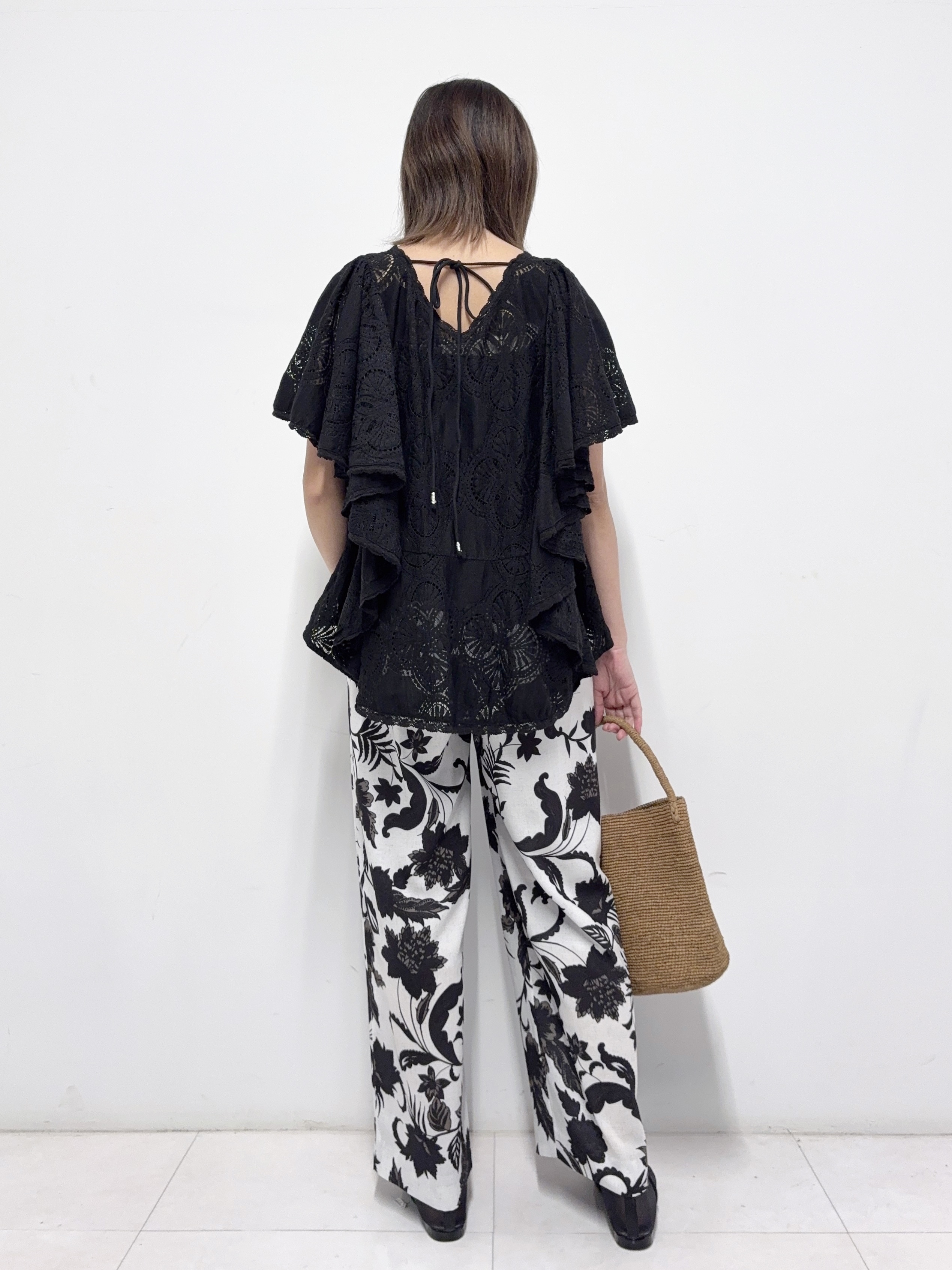 Nishijimaさんの「DRESSTERIOR｜ラッセルレース ブラウス」を使ったコーディネート