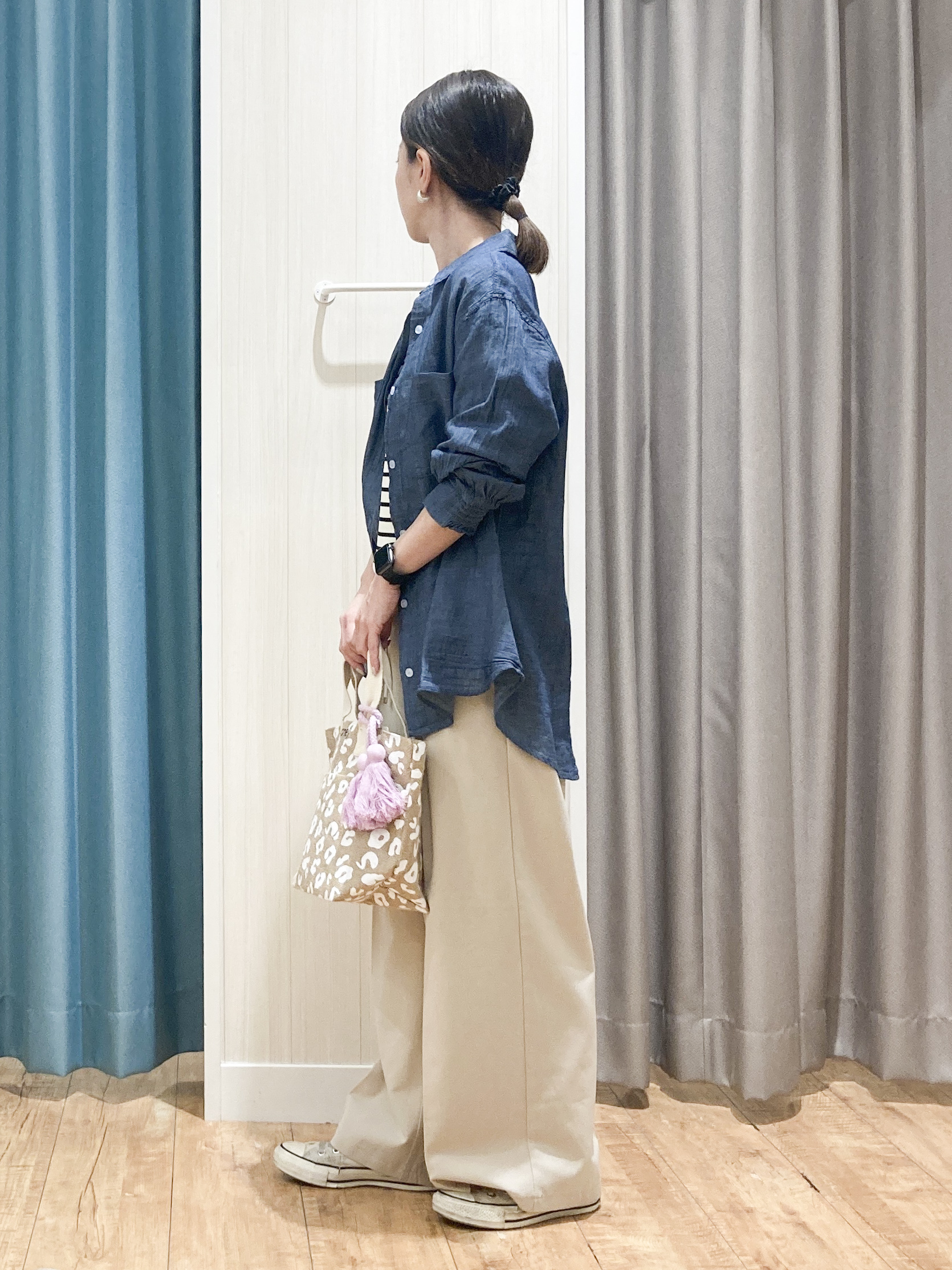 thさんの「SHOO･LA･RUE｜【綿100%/UV/S-LL/体型カバー】優しく透ける 柔らかシアーデニムシャツ」を使ったコーディネート