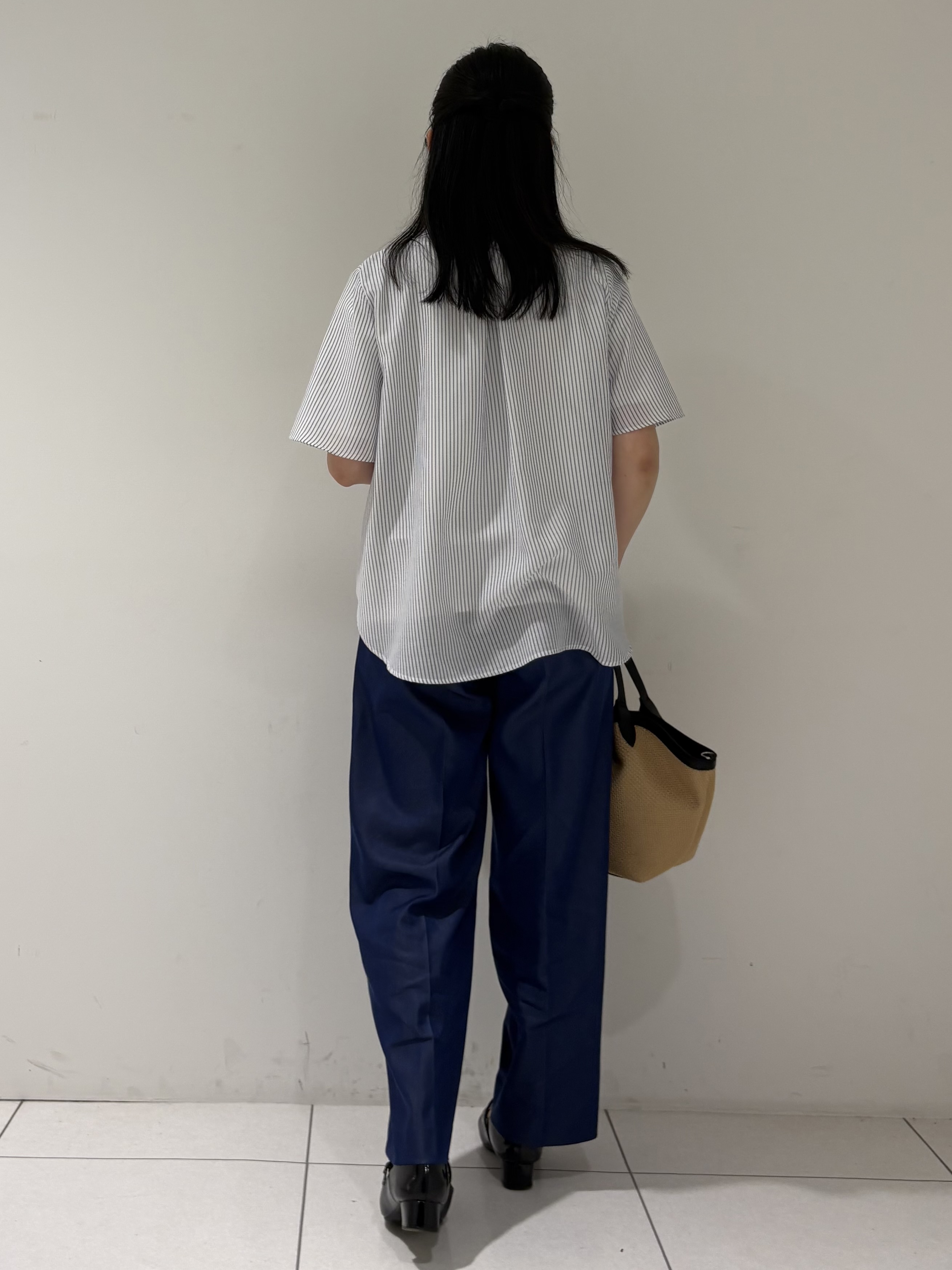 momokoさんの「INDIVI｜【接触冷感/洗える】シアーシャンブレーピンタックブラウス」を使ったコーディネート