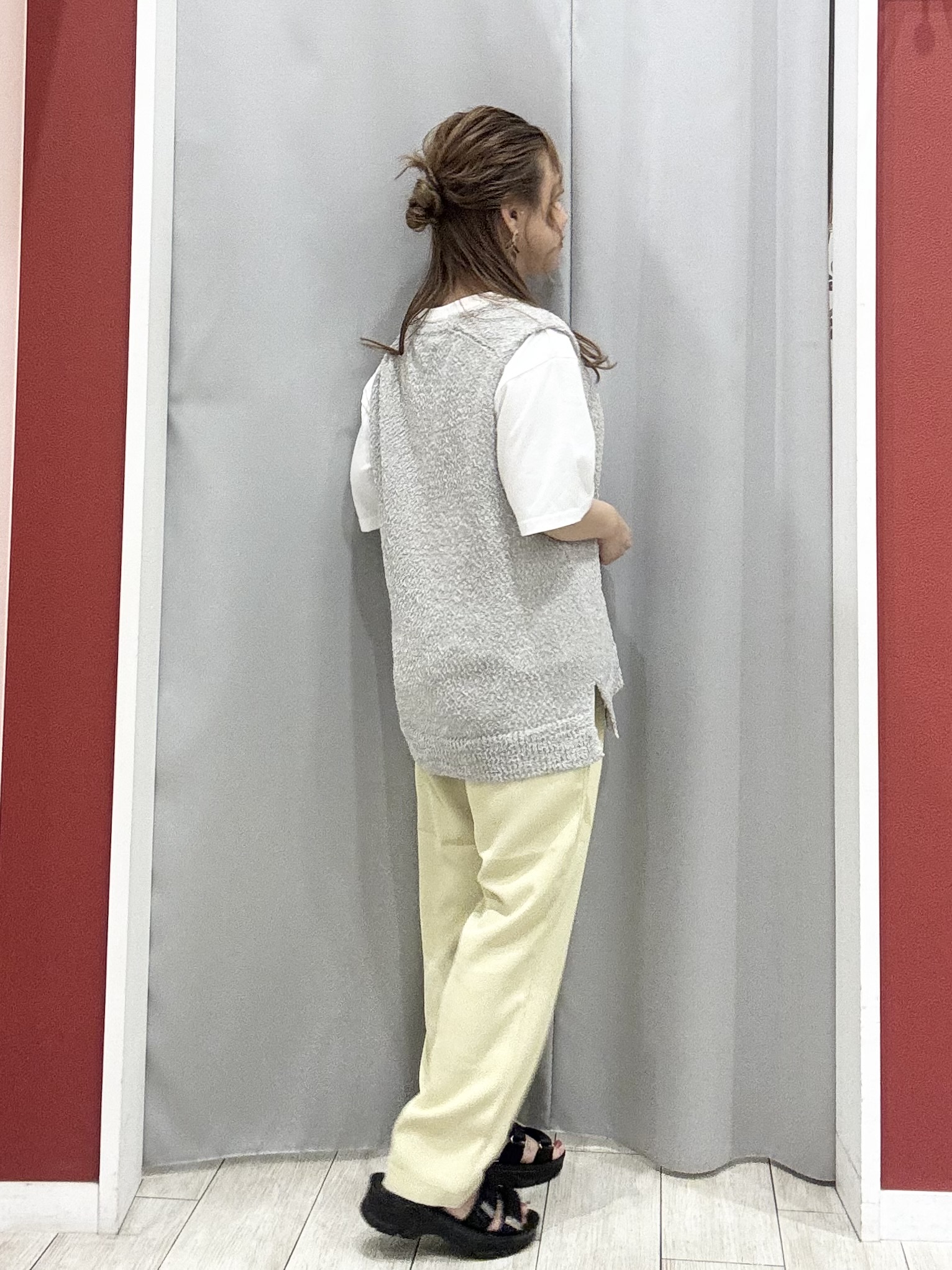 shioさんの「SHOO･LA･RUE｜【2点セット/S-LL】ニットベスト＆ロゴTシャツSET」を使ったコーディネート