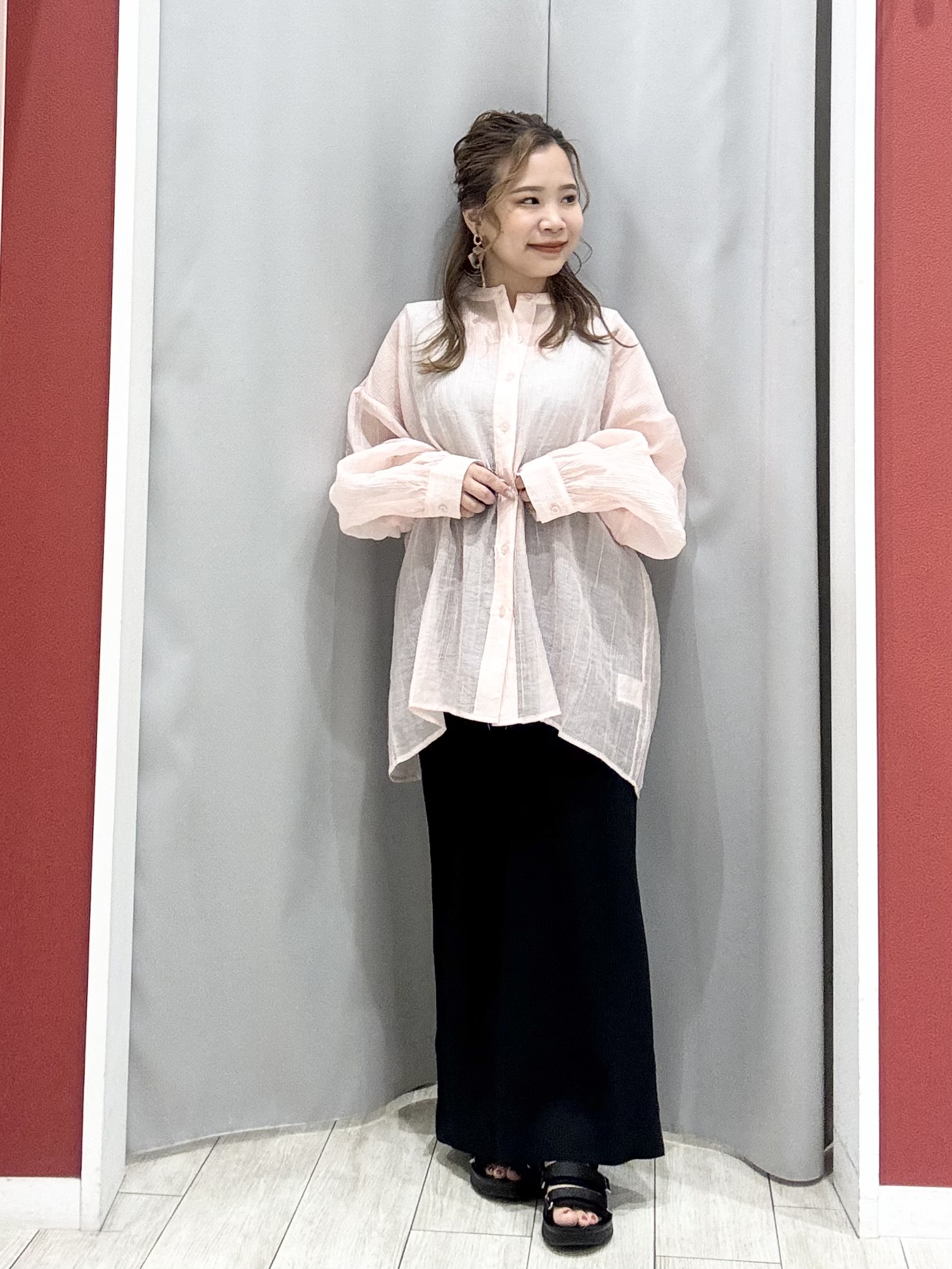 shioさんの「SHOO･LA･RUE｜【S-LL】大人のシアー感 風合い楽しむバンドカラーシャツ」を使ったコーディネート