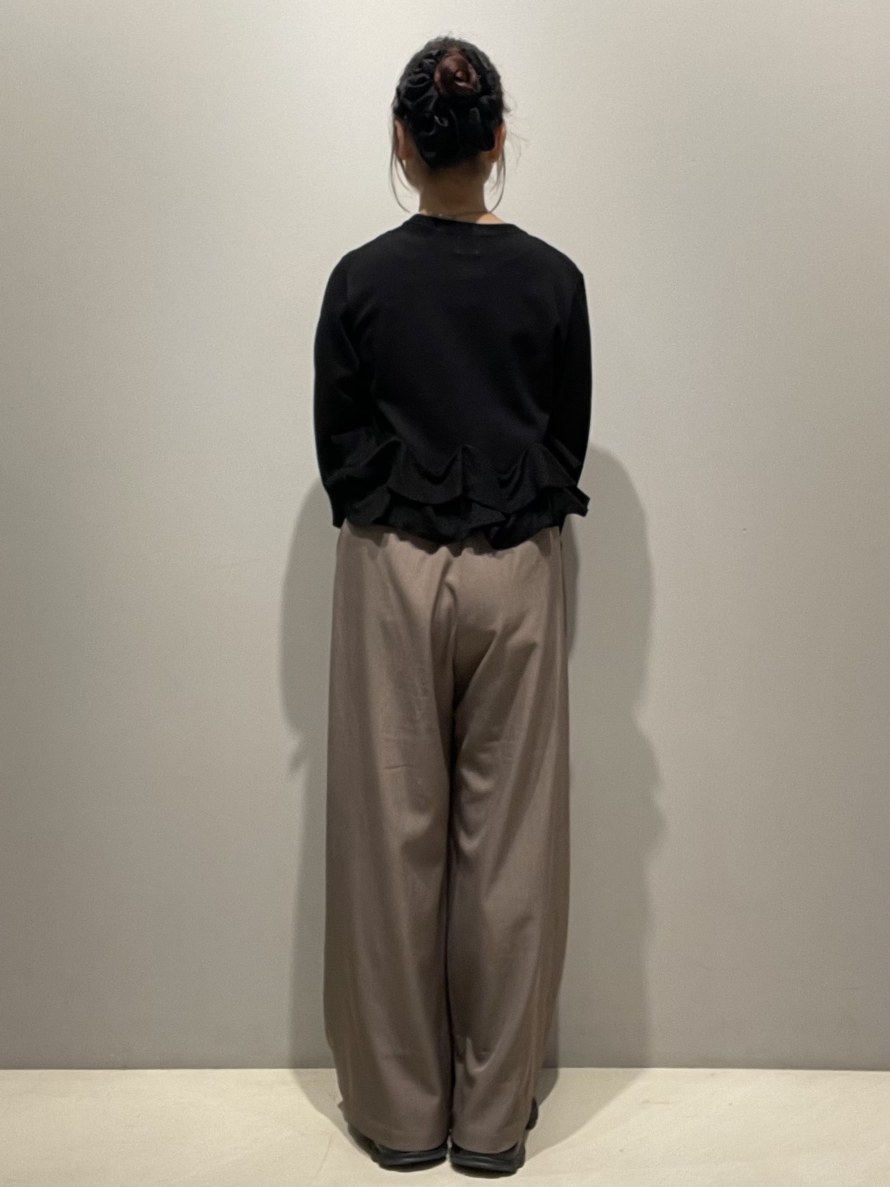 mikiさんの「OPAQUE.CLIP｜裾フリルヘンリーネックニット【洗濯機OK】」を使ったコーディネート