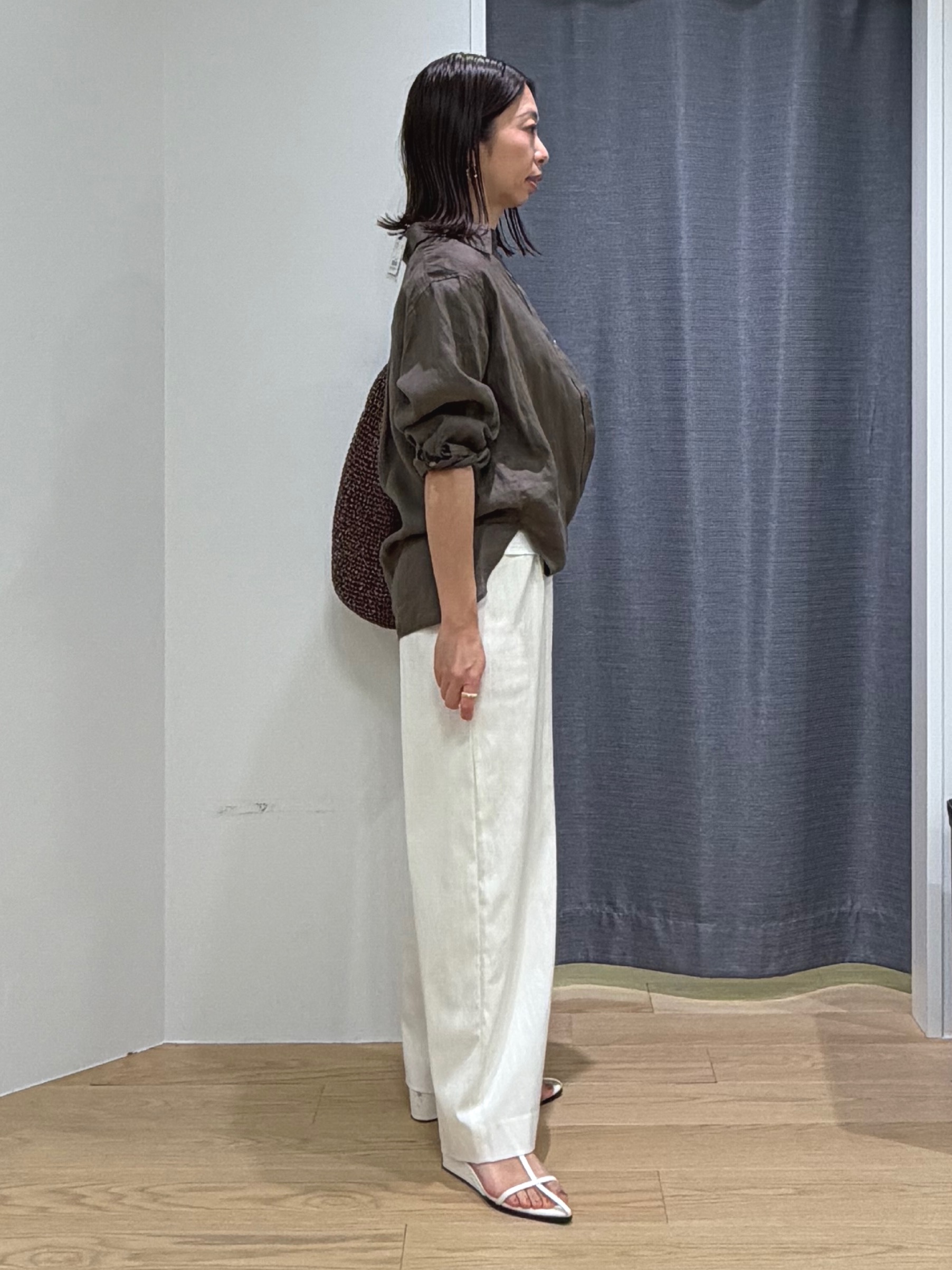 Mikoさんの「INDIVI｜【接触冷感／2WAY】カシュクールリネンシャツ」を使ったコーディネート