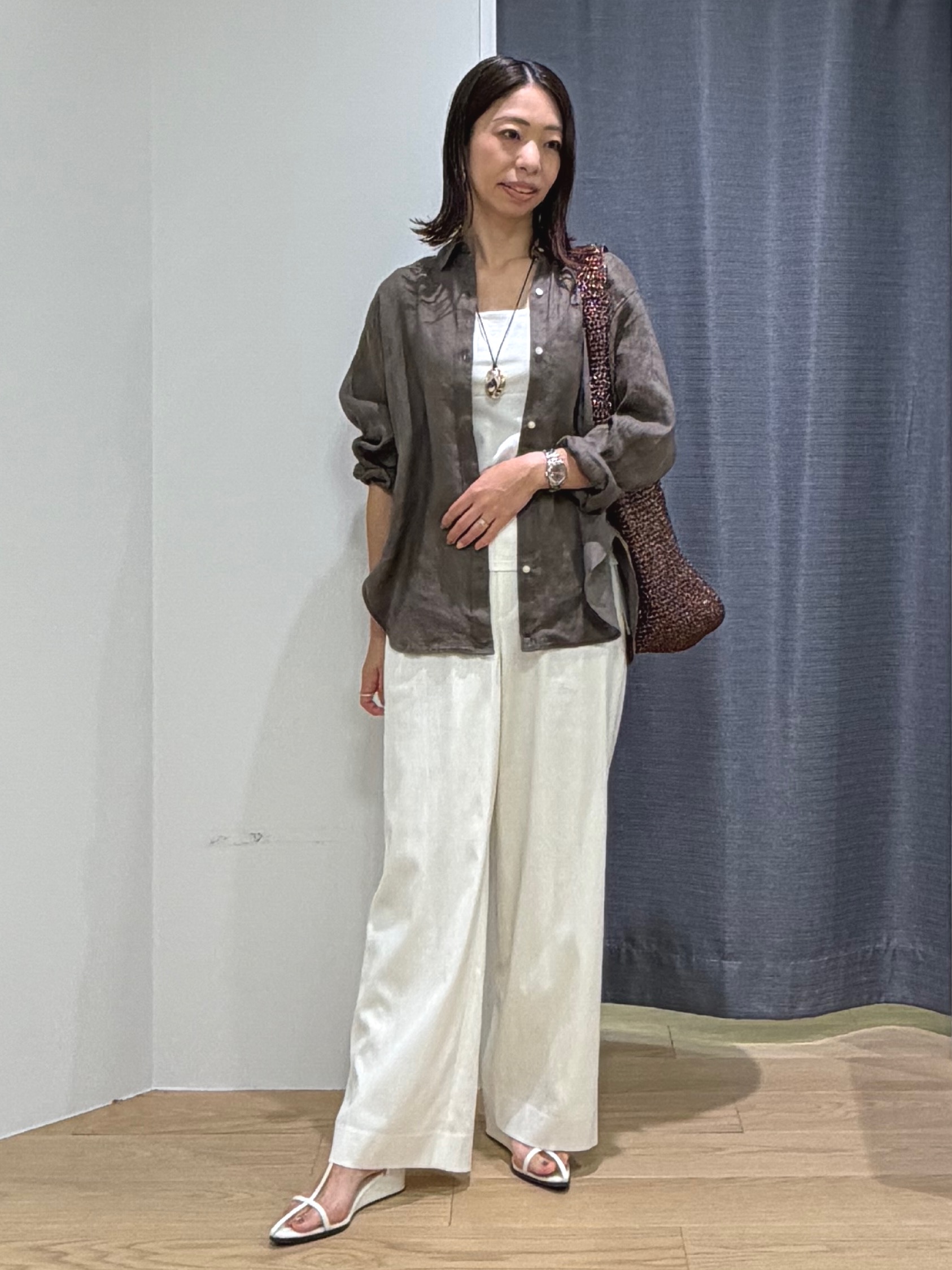 Mikoさんの「INDIVI｜【接触冷感／2WAY】カシュクールリネンシャツ」を使ったコーディネート