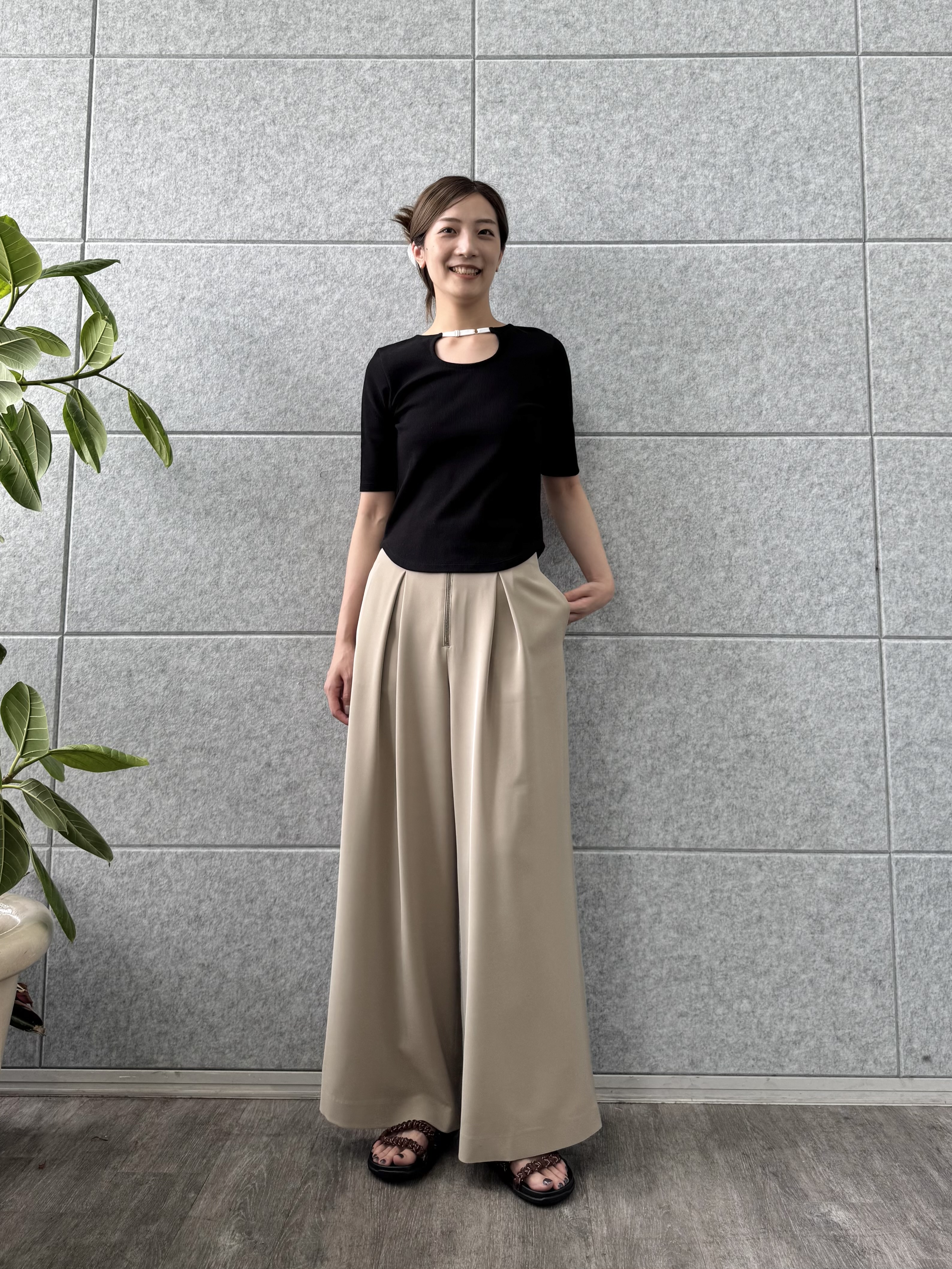 uchi__yamaさんの「CODE A｜rib jersey point neck tee」を使ったコーディネート
