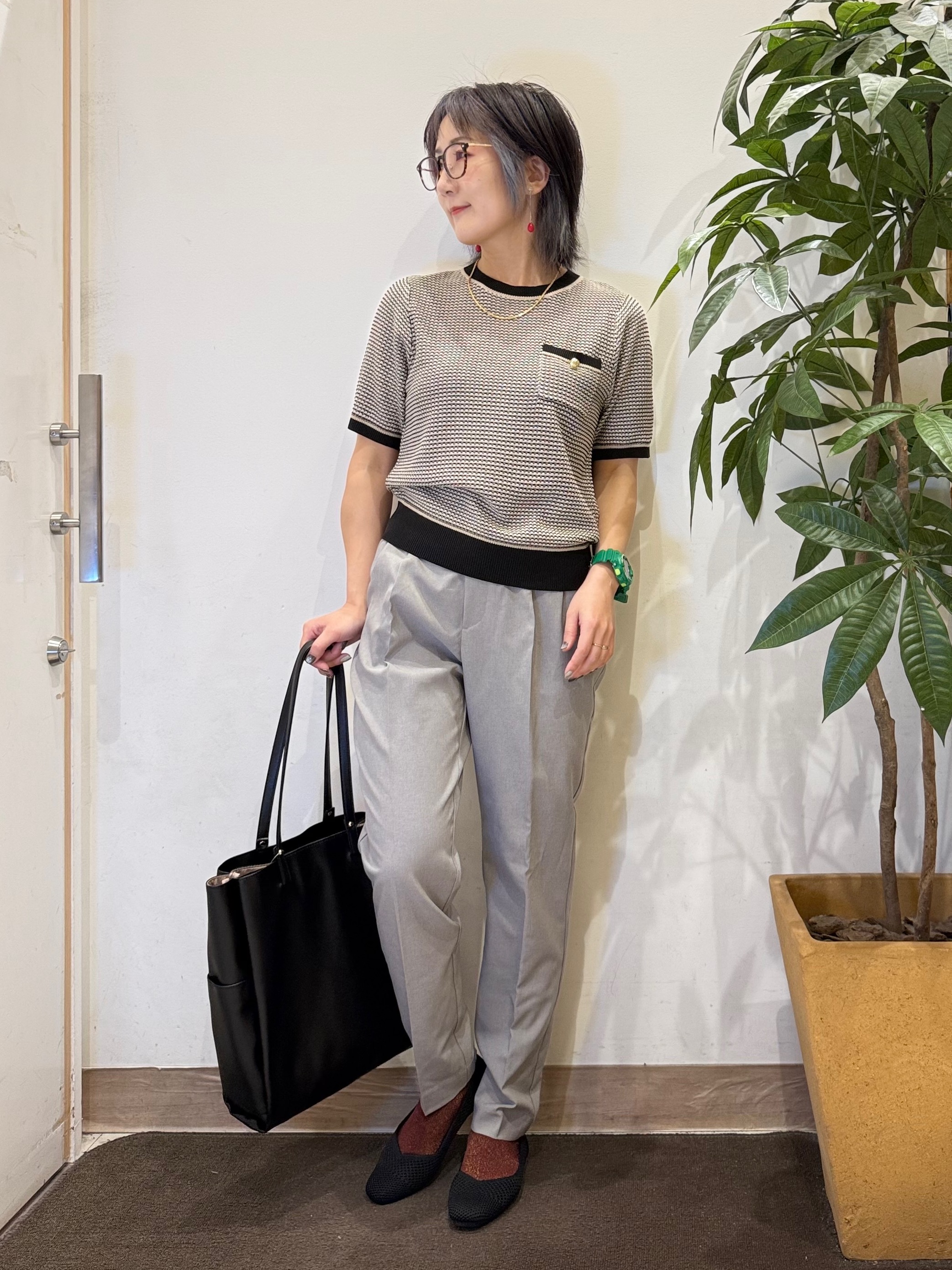 misakiさんの「SHOO･LA･RUE｜【洗濯機可/S-LL】金ボタンが上品 カノコ編み配色クルーネックニット」を使ったコーディネート
