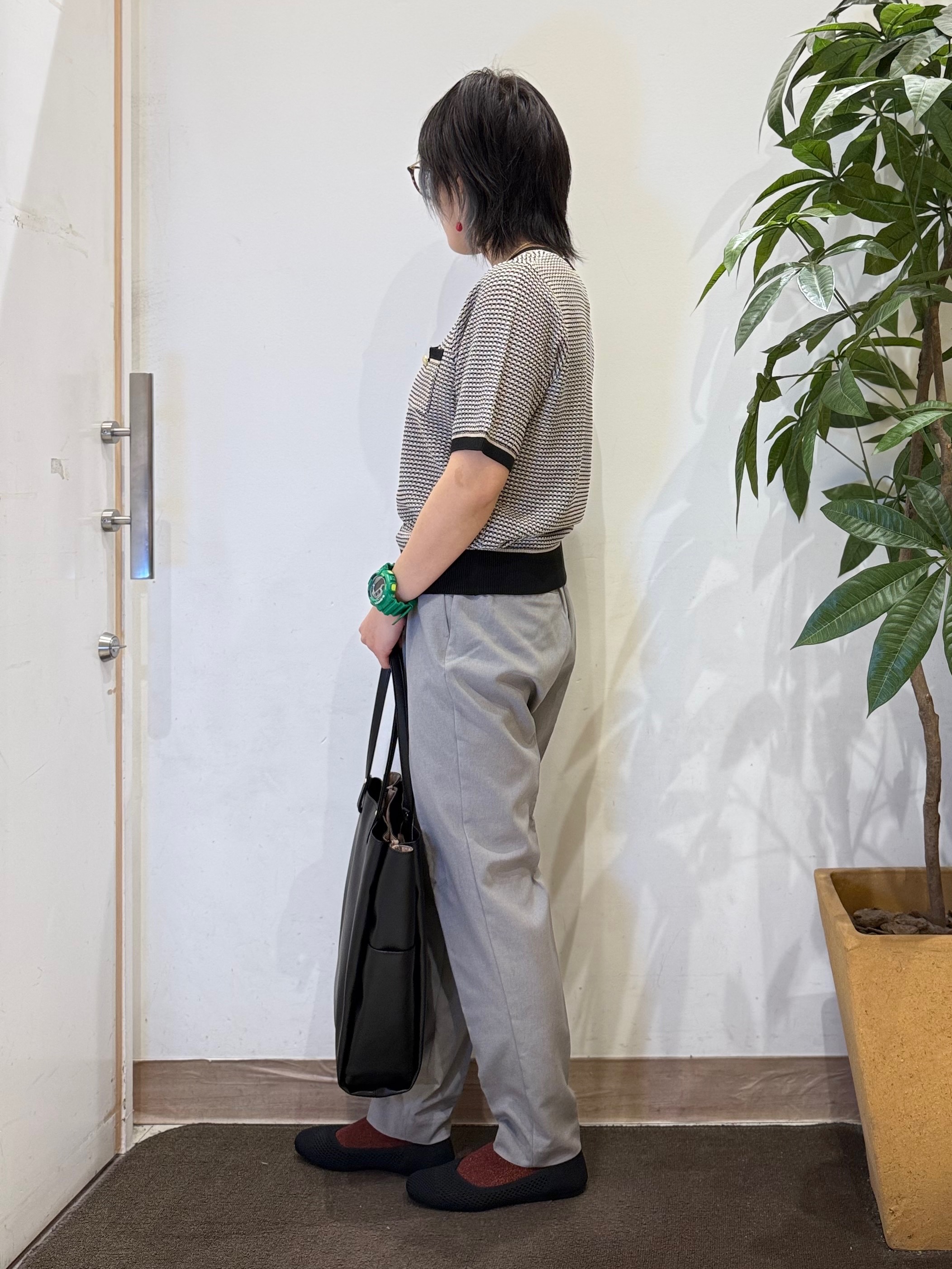misakiさんの「SHOO･LA･RUE｜【洗濯機可/S-LL】金ボタンが上品 カノコ編み配色クルーネックニット」を使ったコーディネート