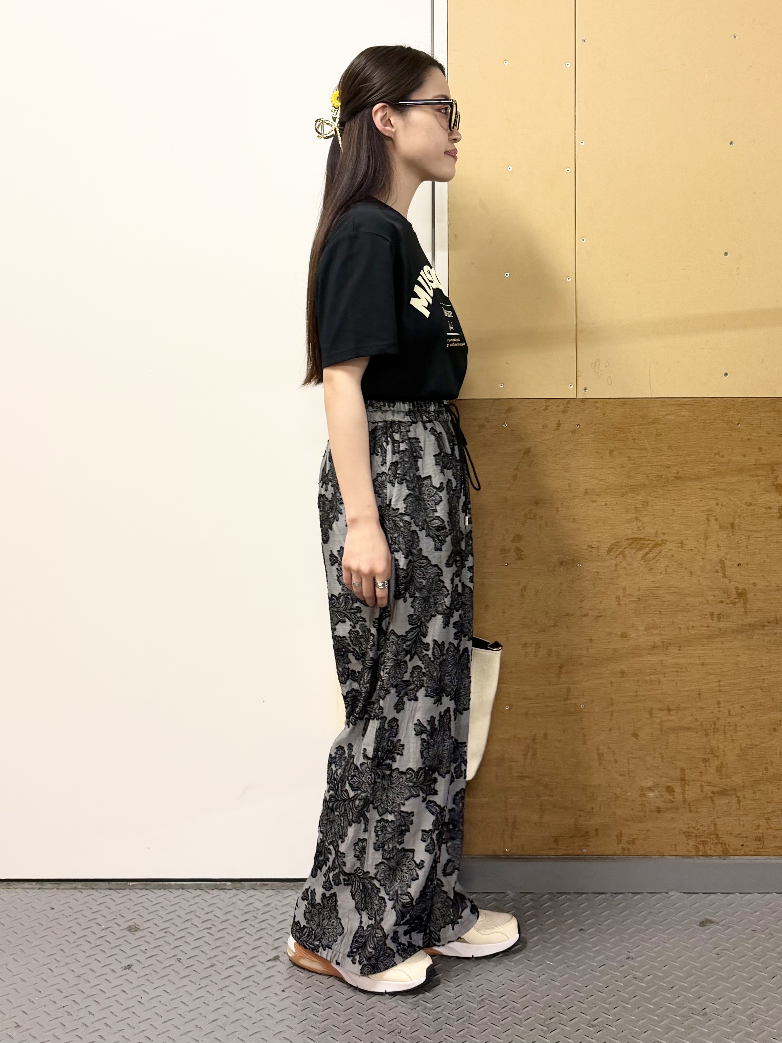 sahoさんの「THE SHOP TK｜【ひんやりさらさら】ロゴアソートクルーネックTシャツ」を使ったコーディネート