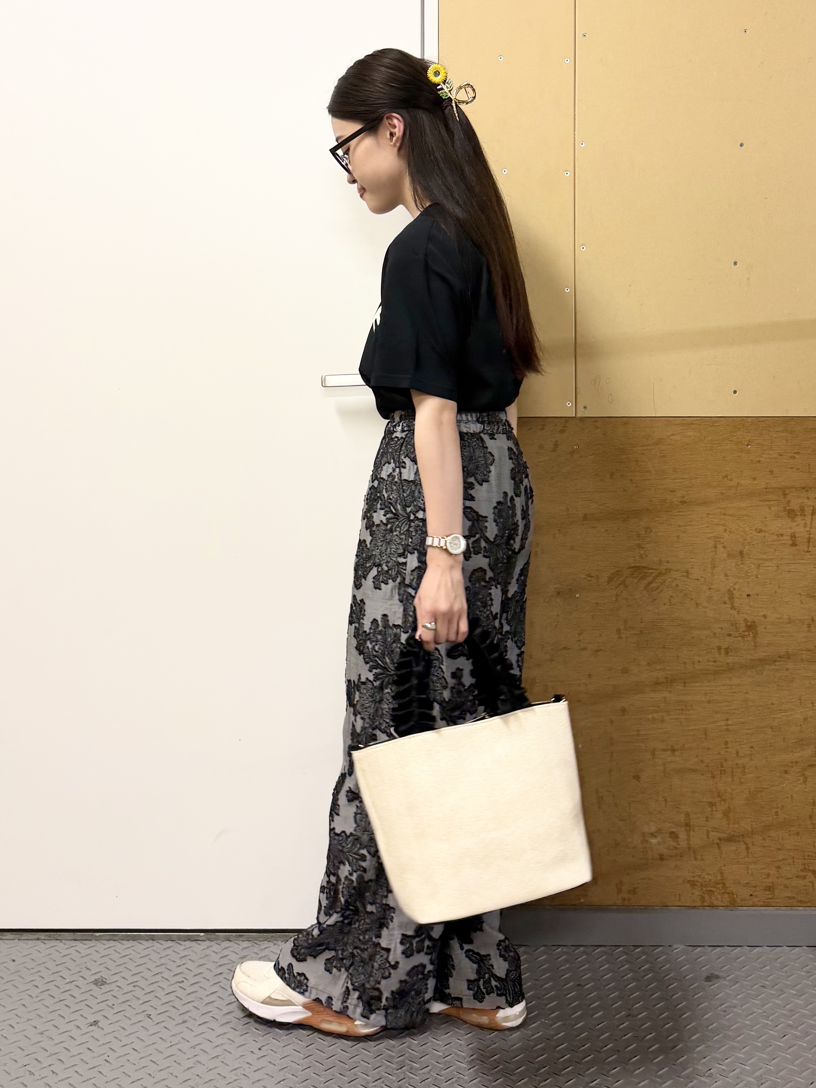 sahoさんの「THE SHOP TK｜【ひんやりさらさら】ロゴアソートクルーネックTシャツ」を使ったコーディネート