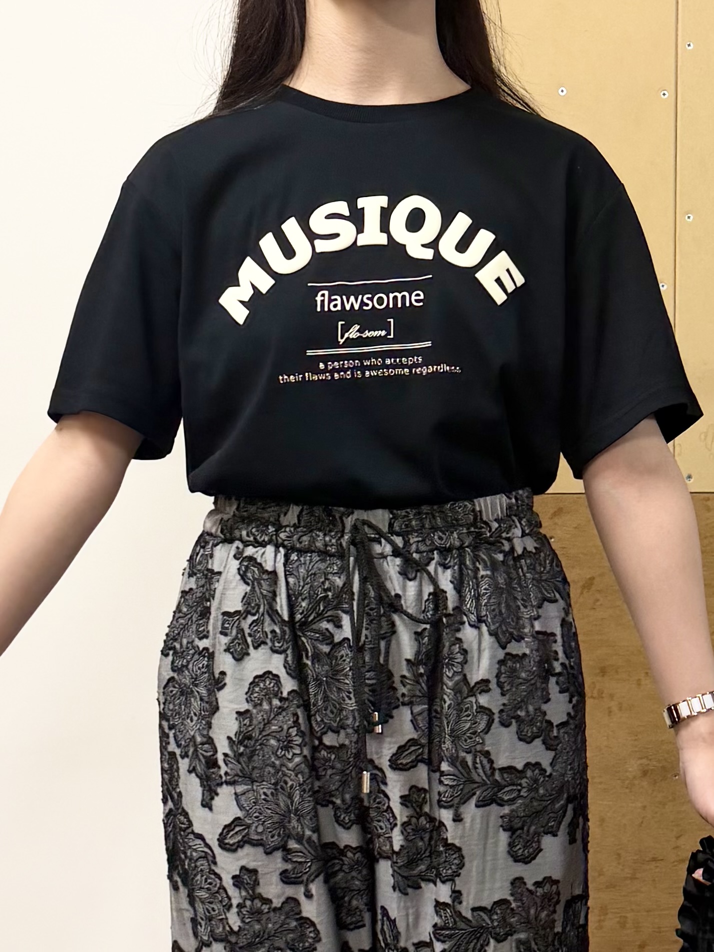 sahoさんの「THE SHOP TK｜【ひんやりさらさら】ロゴアソートクルーネックTシャツ」を使ったコーディネート
