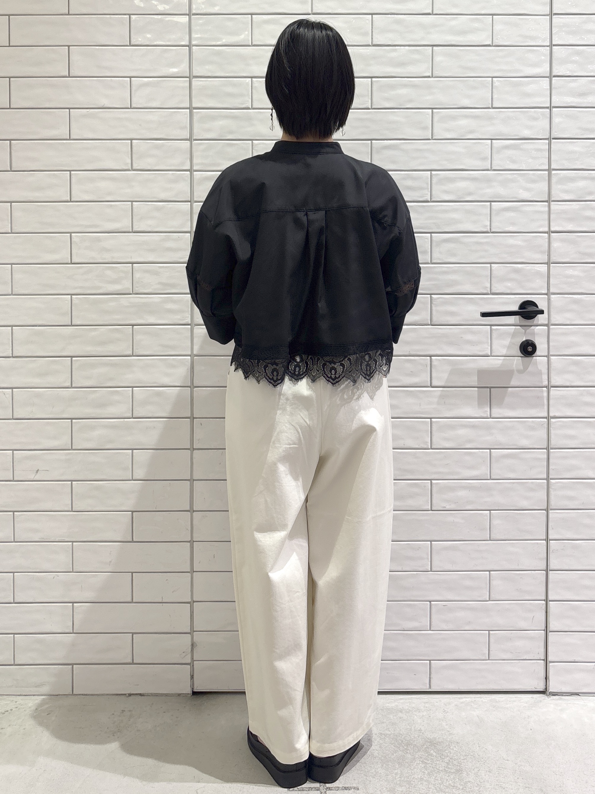 ayumiさんの「OPAQUE.CLIP｜裾レースピンタックショートシャツ【洗濯機OK】」を使ったコーディネート