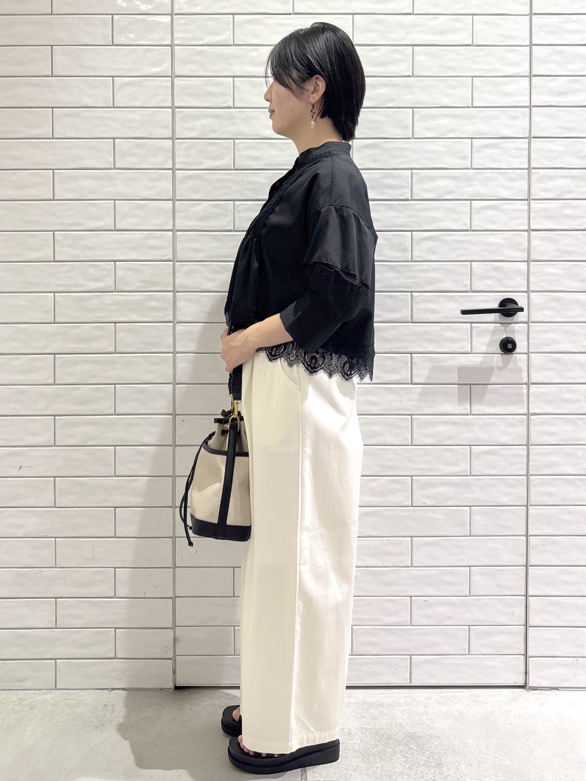 ayumiさんの「OPAQUE.CLIP｜裾レースピンタックショートシャツ【洗濯機OK】」を使ったコーディネート