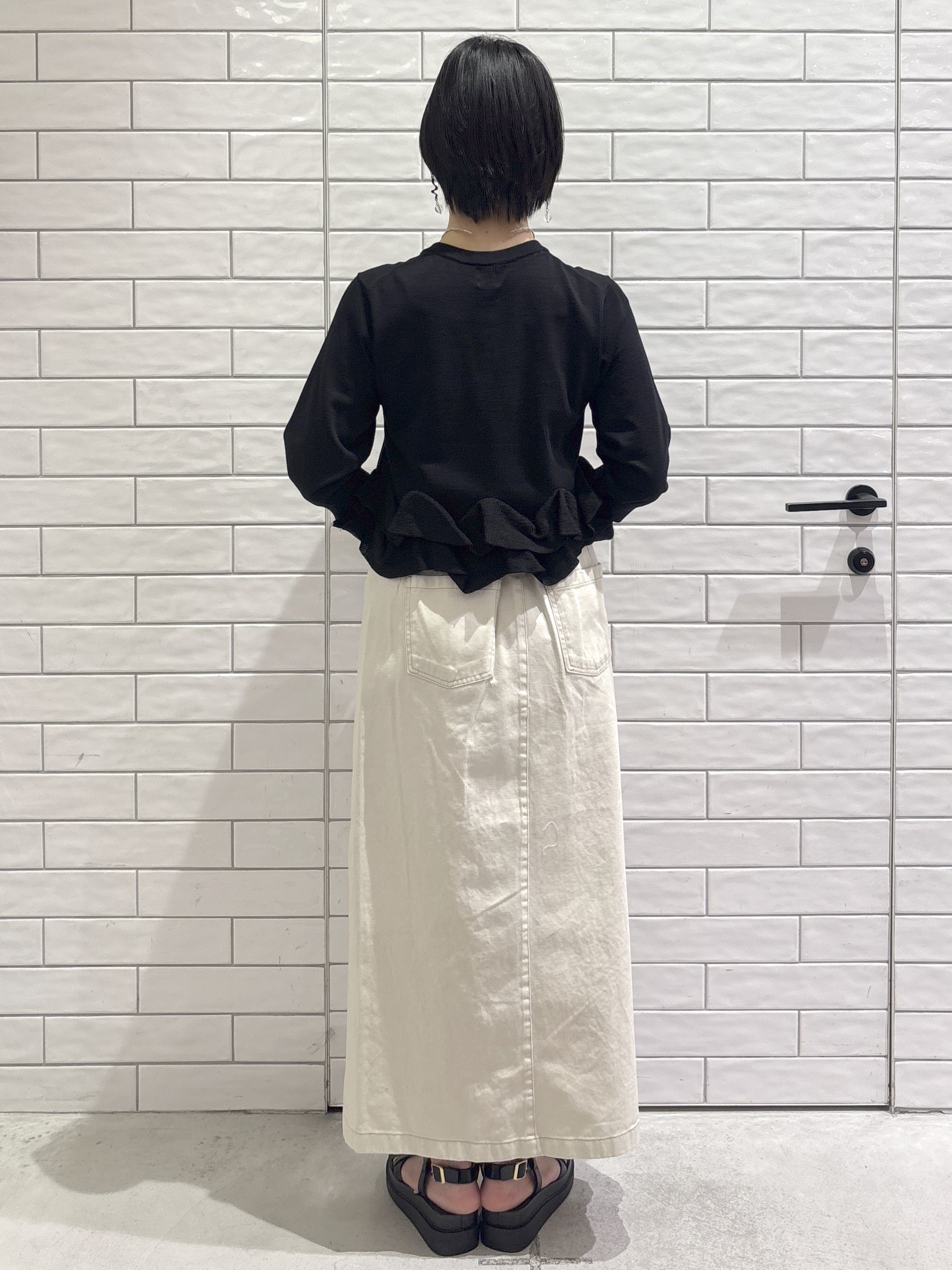 ayumiさんの「OPAQUE.CLIP｜裾フリルヘンリーネックニット【洗濯機OK】」を使ったコーディネート