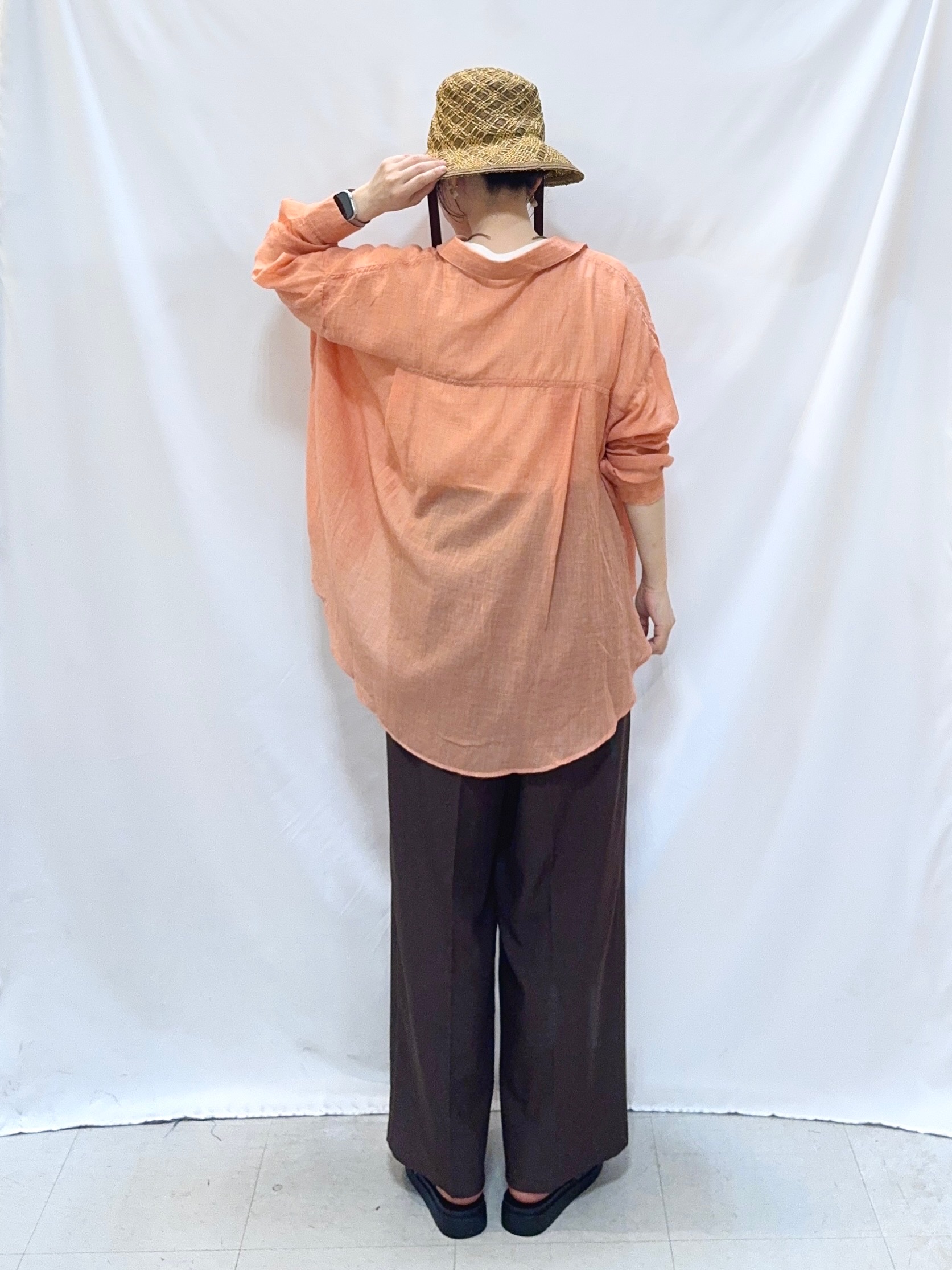 𝐇𝐢𝐫𝐨𝐦𝐢さんの「SHOO･LA･RUE｜【体型カバー】ふんわり質感 やわらかこなれシアーシャツ」を使ったコーディネート