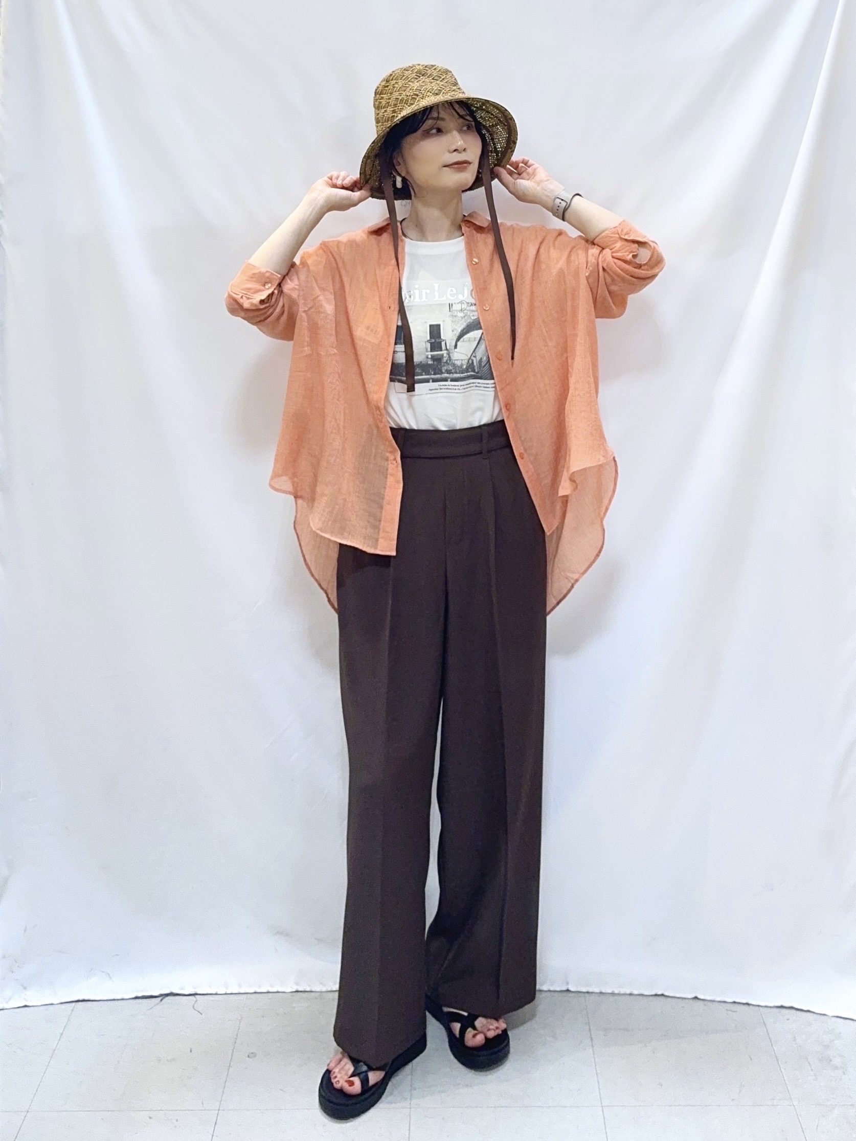 𝐇𝐢𝐫𝐨𝐦𝐢さんの「SHOO･LA･RUE｜【体型カバー】ふんわり質感 やわらかこなれシアーシャツ」を使ったコーディネート
